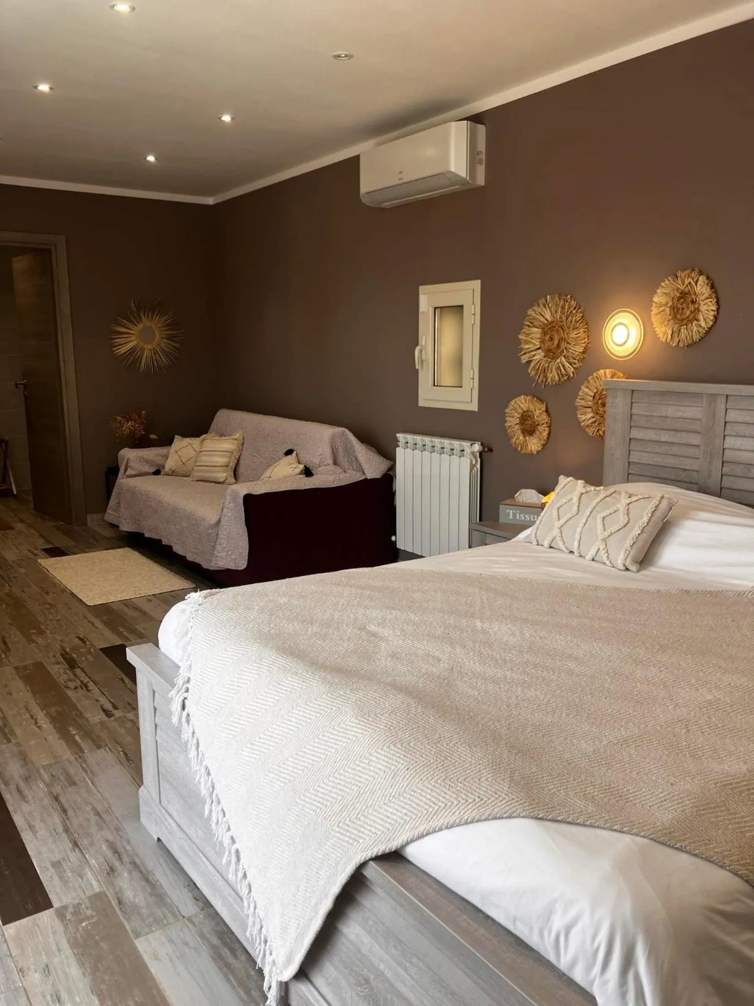 Bed in HISTOIRE D'Ô - Les Piscines - Chambres d'hôtes