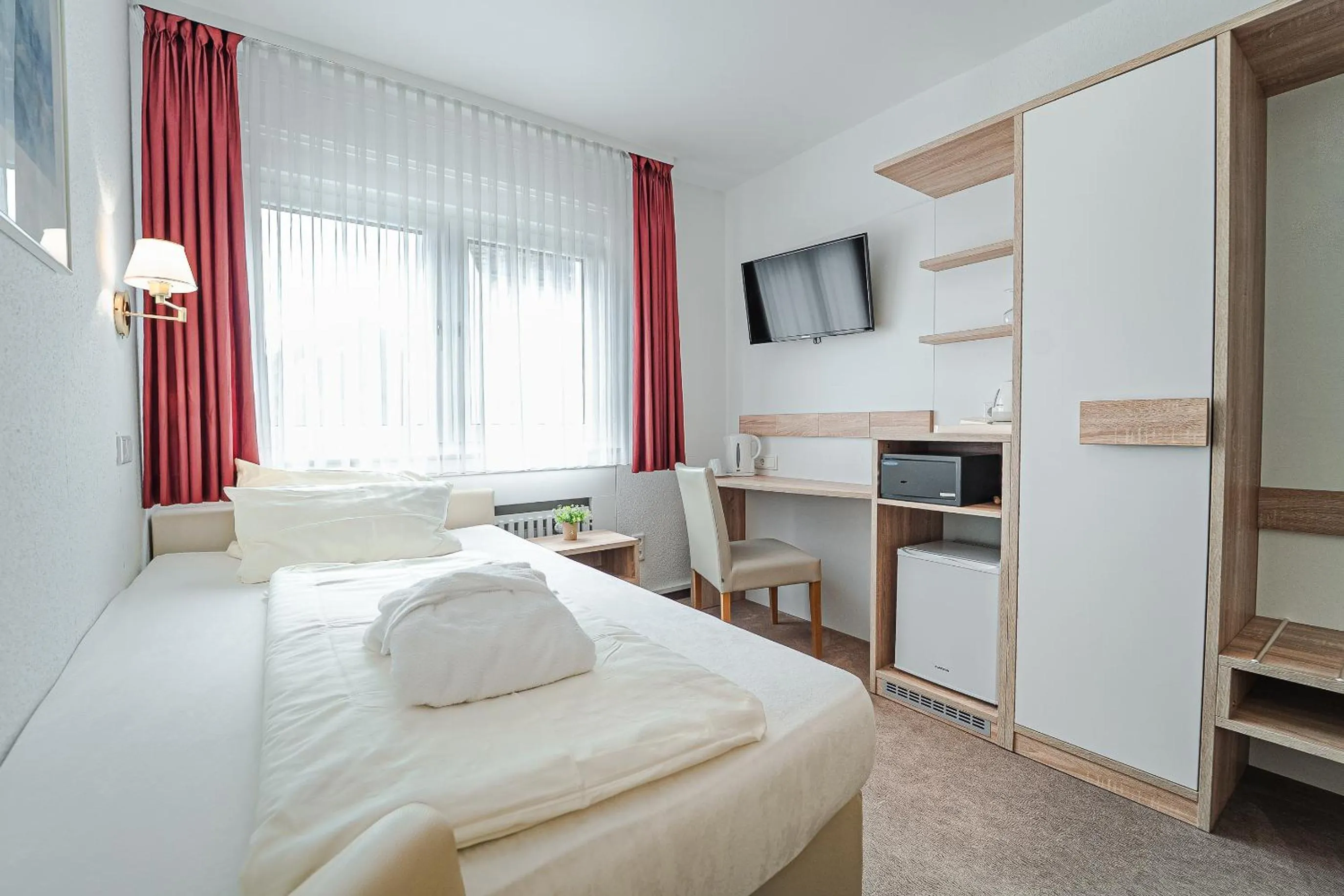 Photo of the whole room, Bed in Sletz Parkhotel - Superior