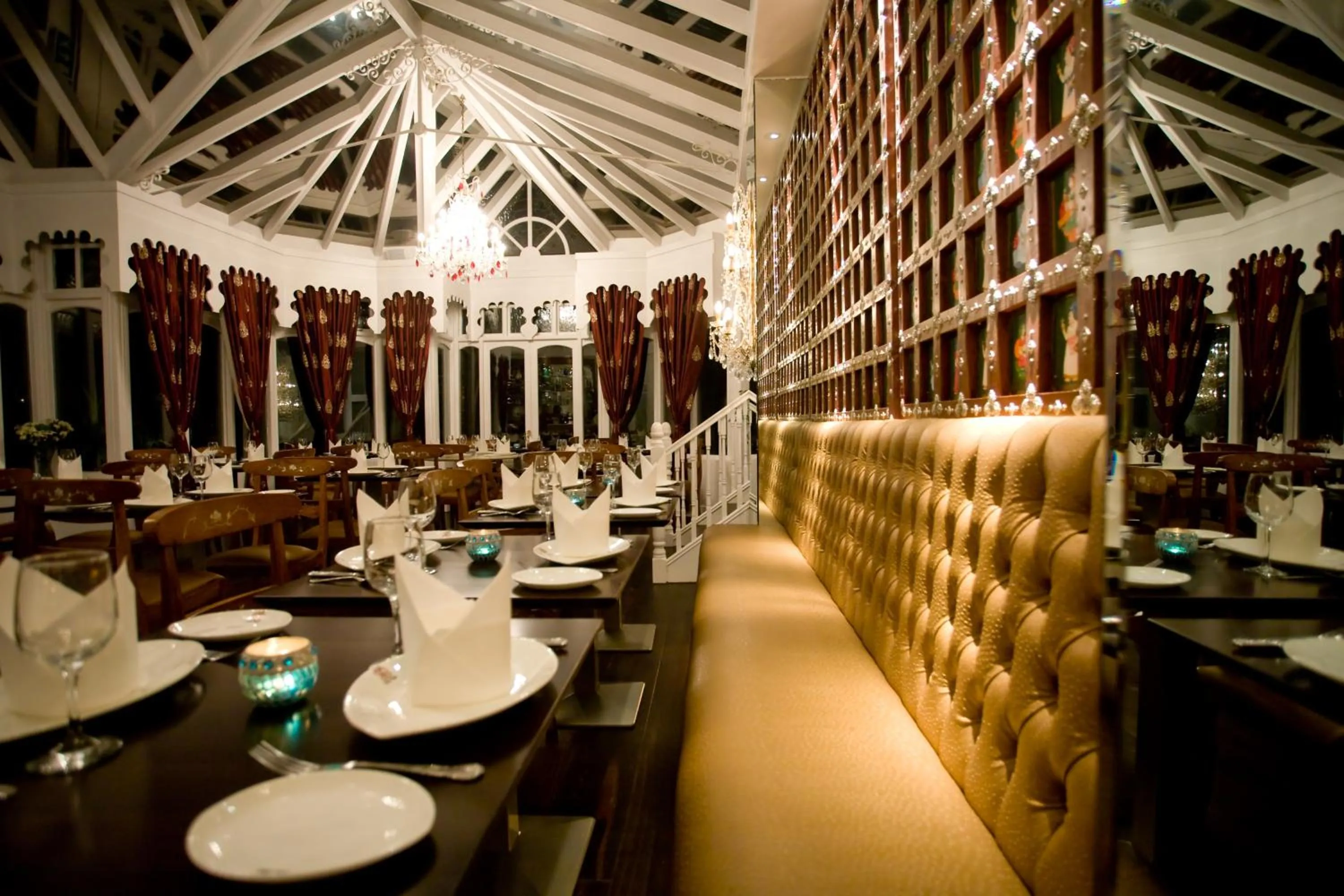 Restaurant/places to eat in Fines Bayliwick Hotel