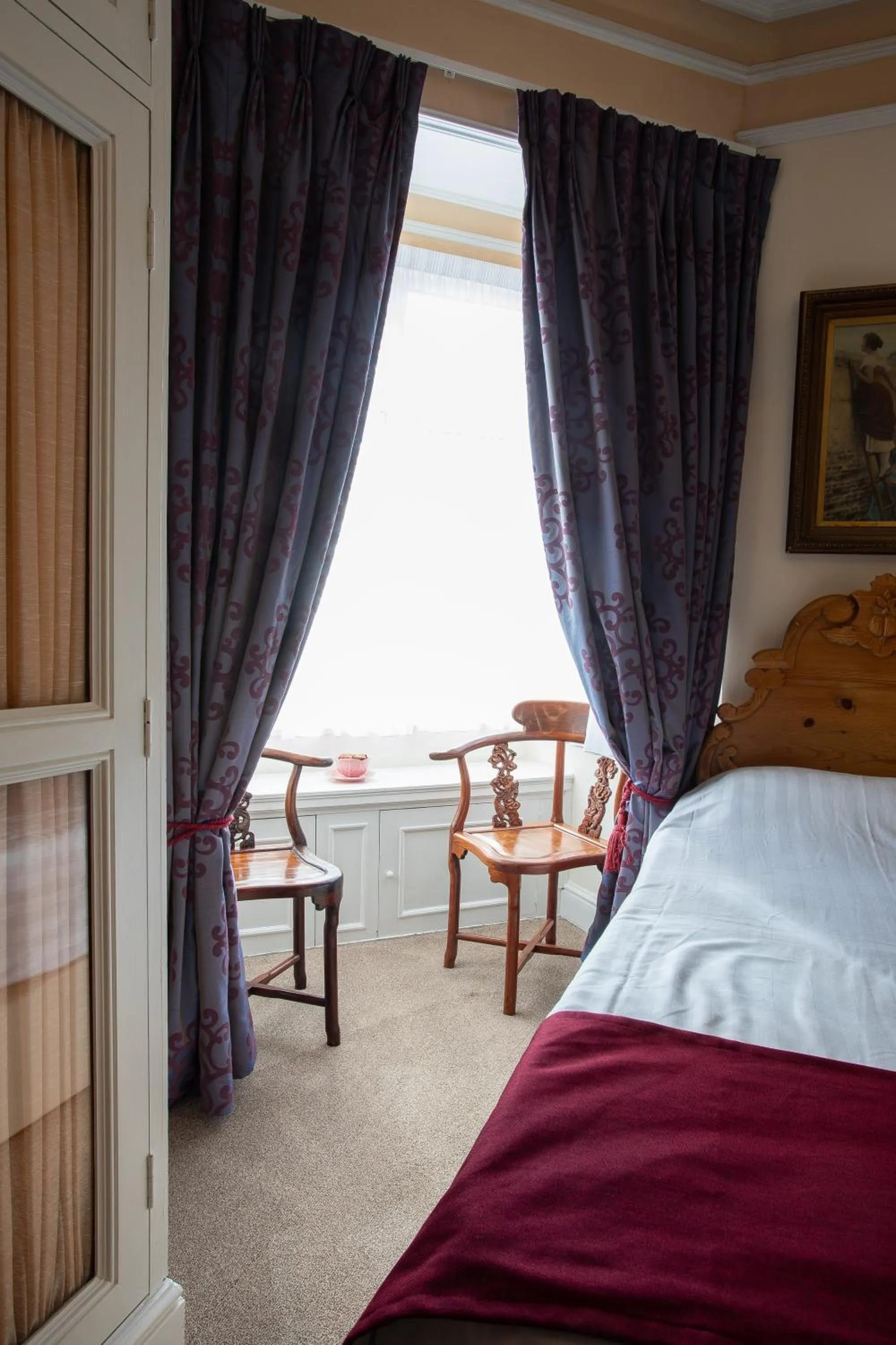 Balcony/Terrace, Bed in Fines Bayliwick Hotel