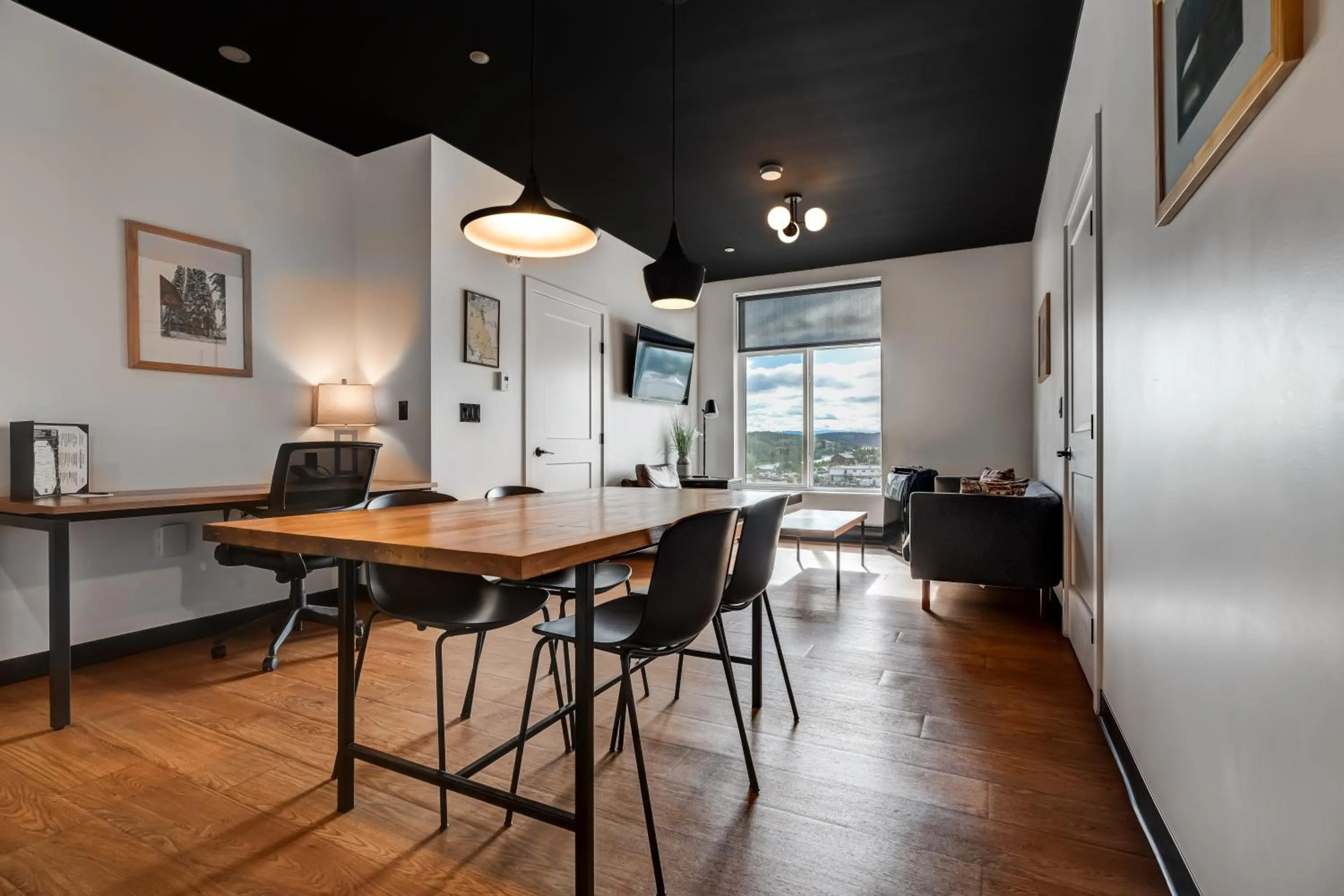 Seating area in Raven Inn Whitehorse