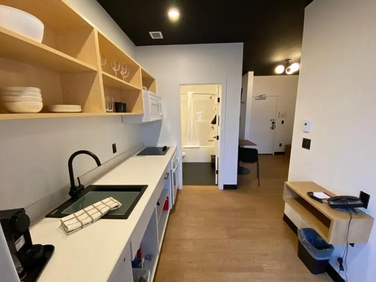 One-Bedroom Apartment in Raven Inn Whitehorse