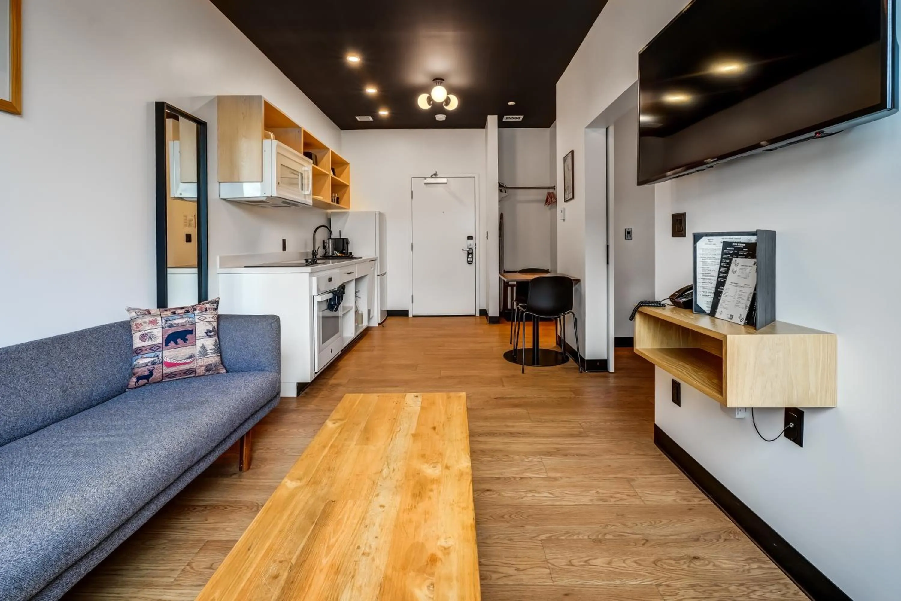 TV and multimedia in Raven Inn Whitehorse