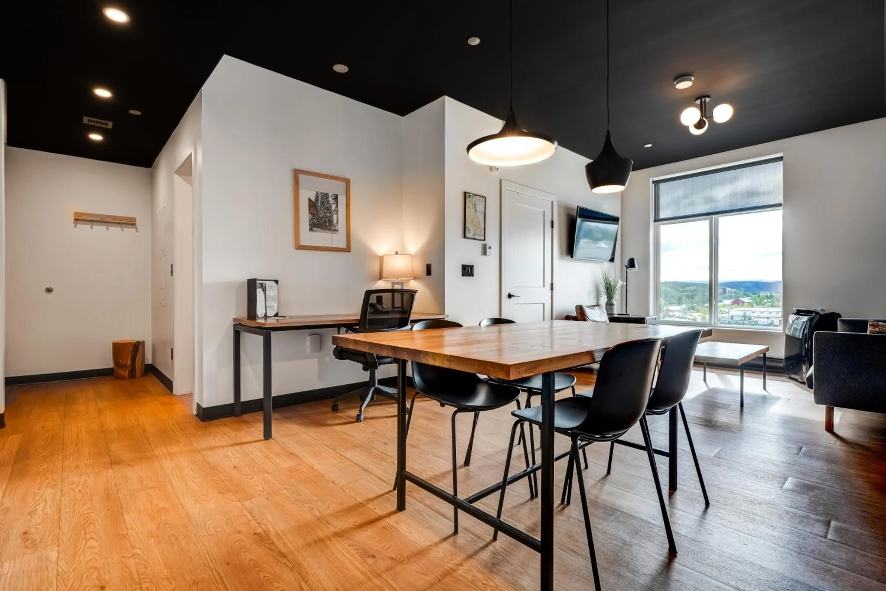 Living room in Raven Inn Whitehorse