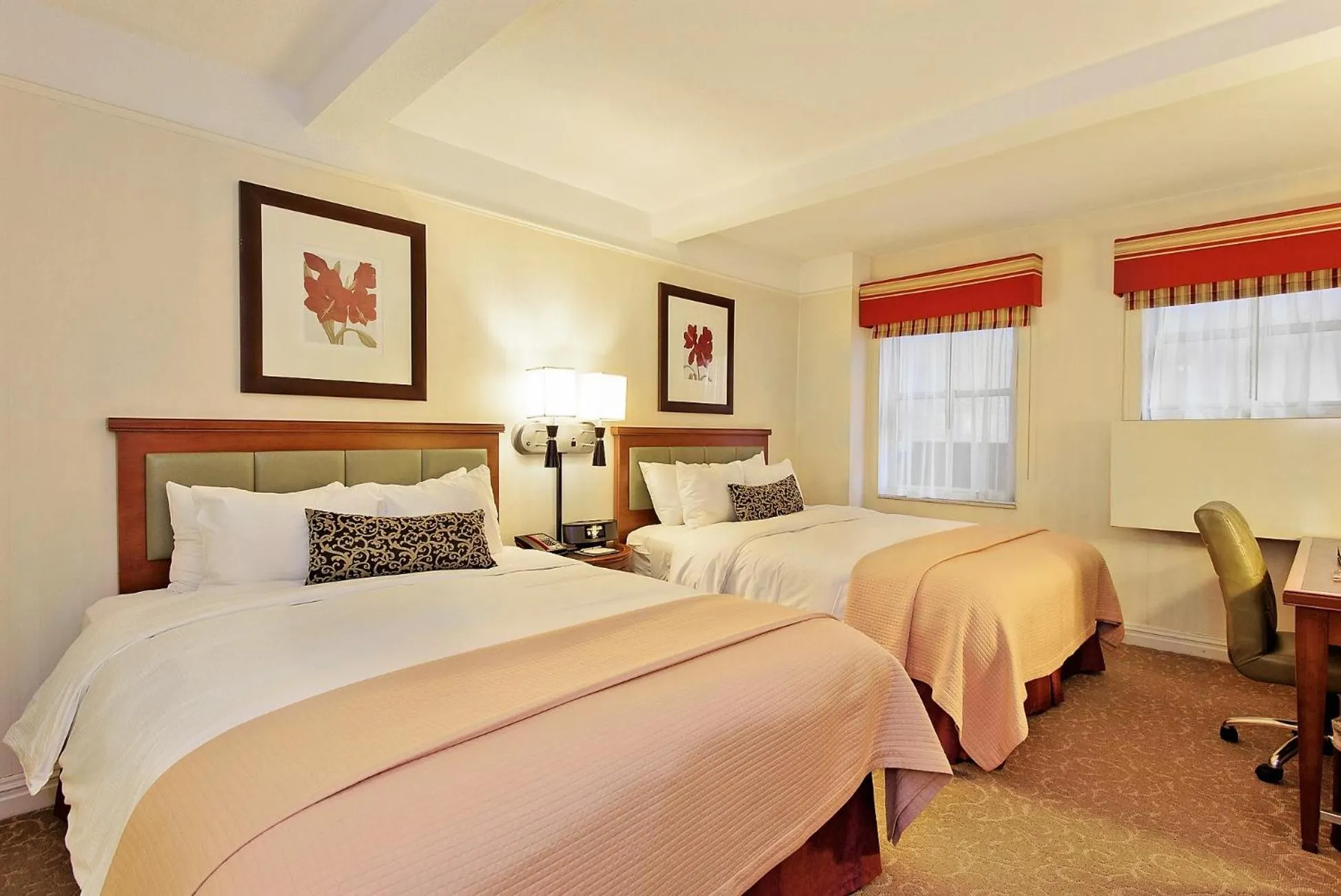 Bedroom, Bed in San Carlos Hotel New York