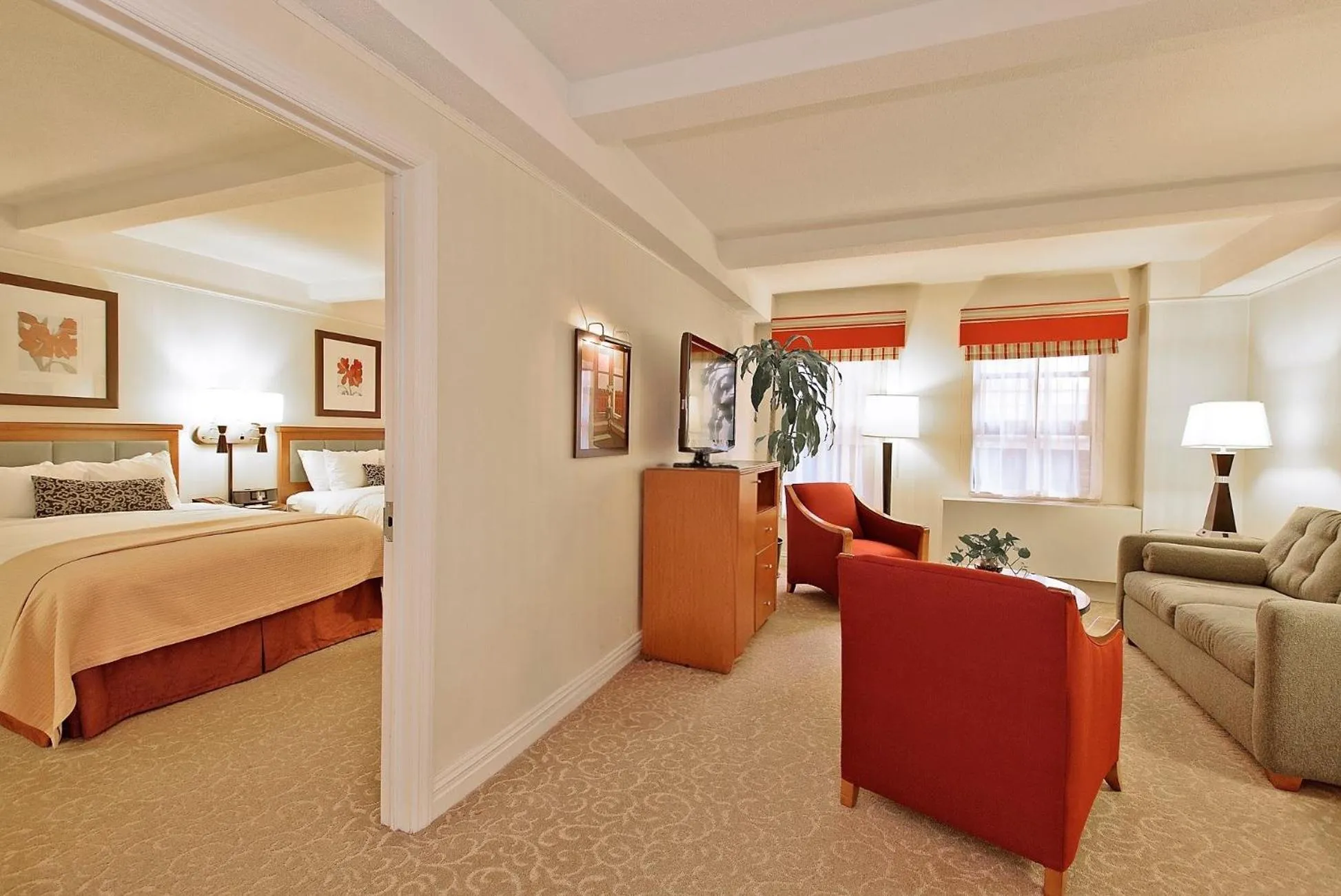 Living room, Bed in San Carlos Hotel New York