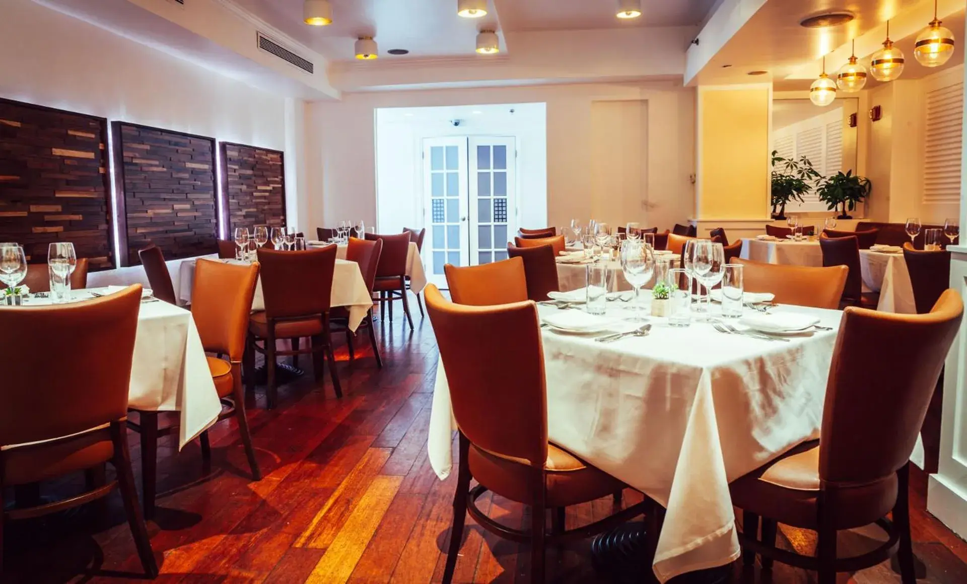 Restaurant/places to eat in San Carlos Hotel New York Restaurant/places to eat in San Carlos Hotel New York