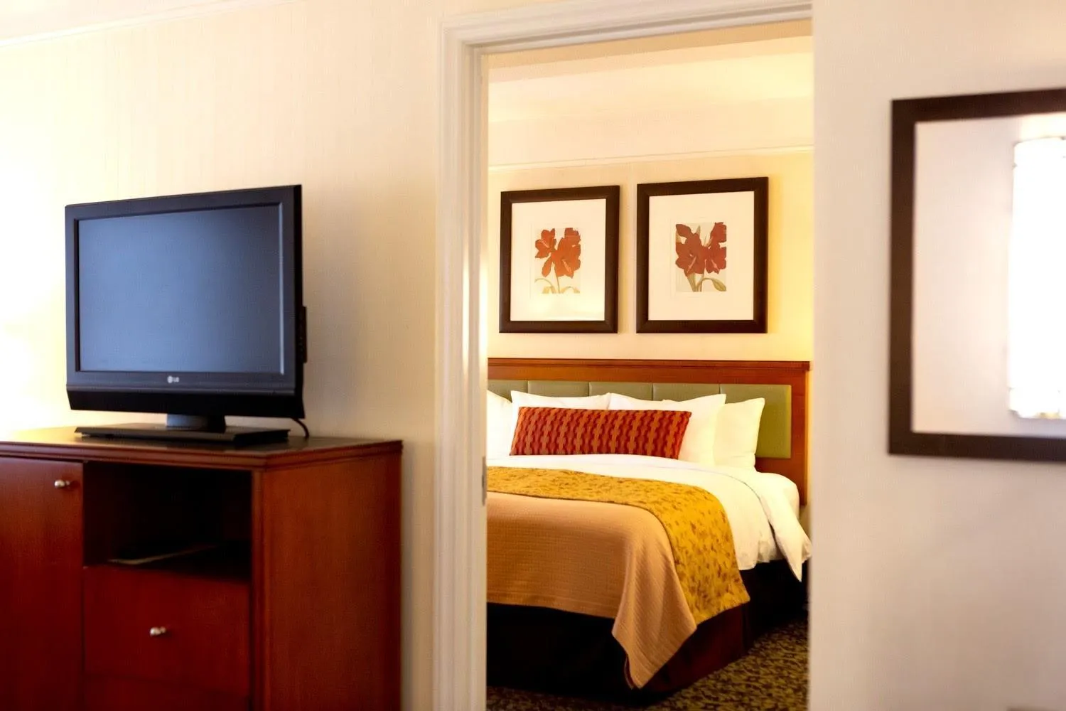 Living room, Bed in San Carlos Hotel New York