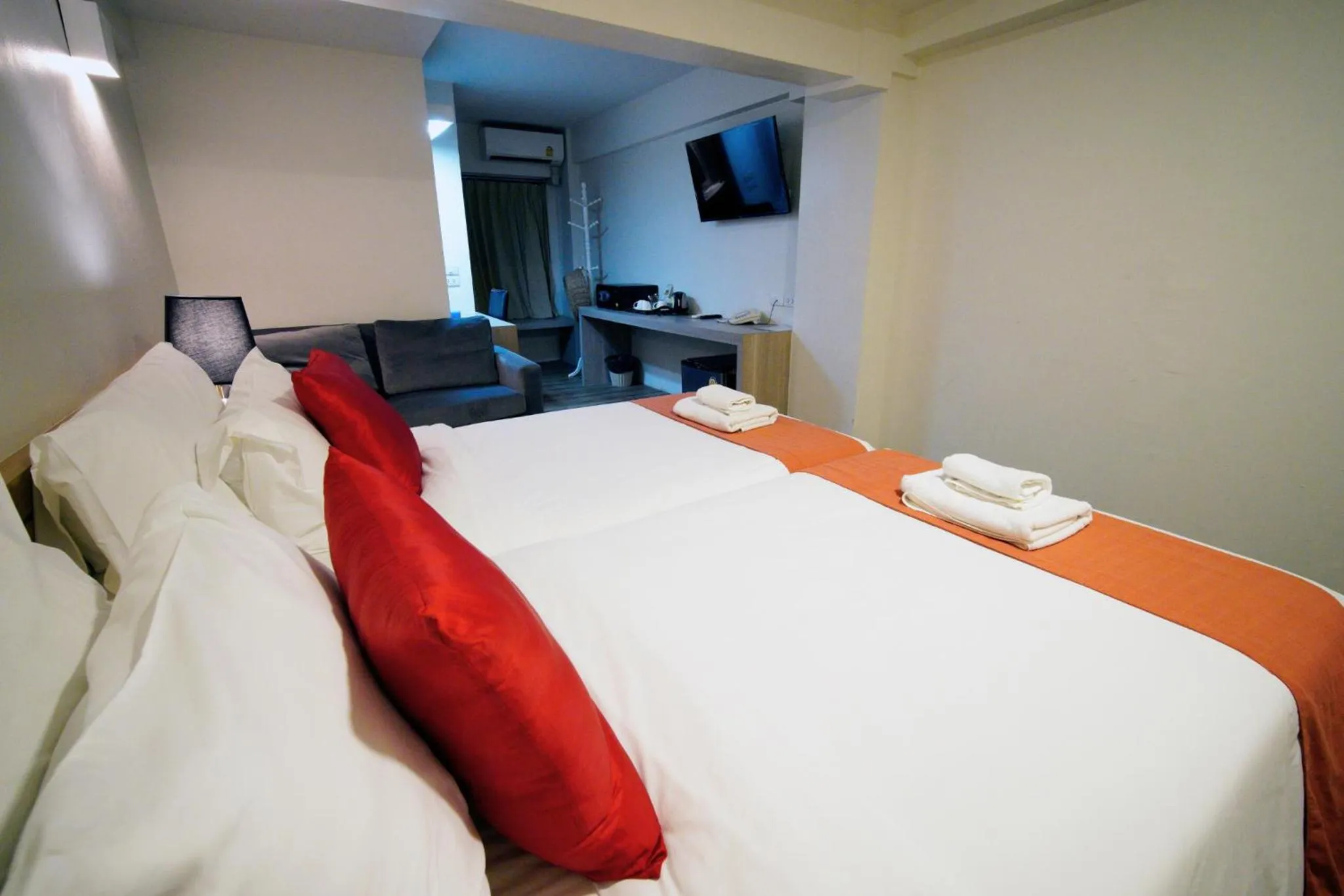 Bedroom, Bed in Wild Orchid Villa Bangkok