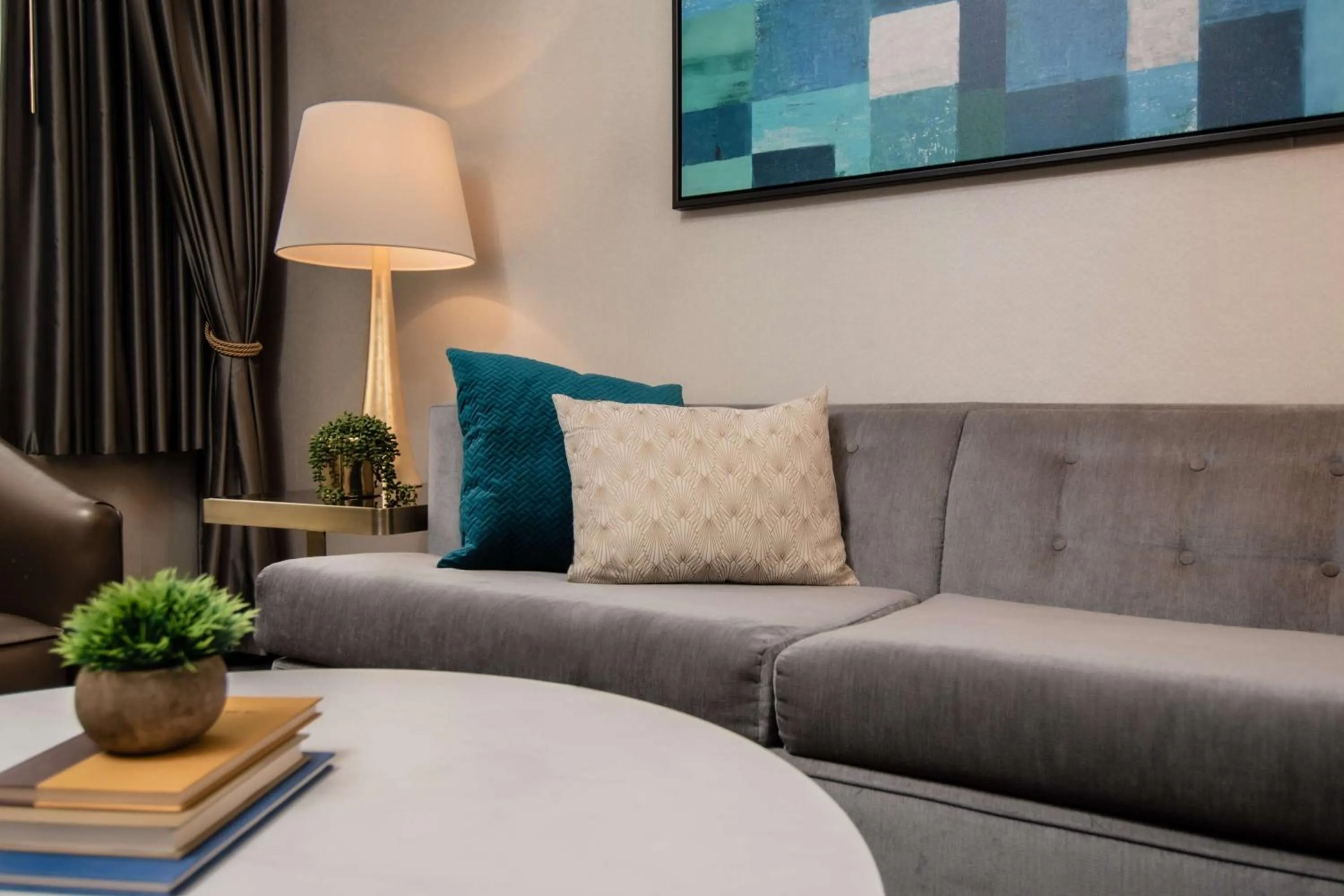 Living room in The Allegro Royal Sonesta Hotel Chicago Loop