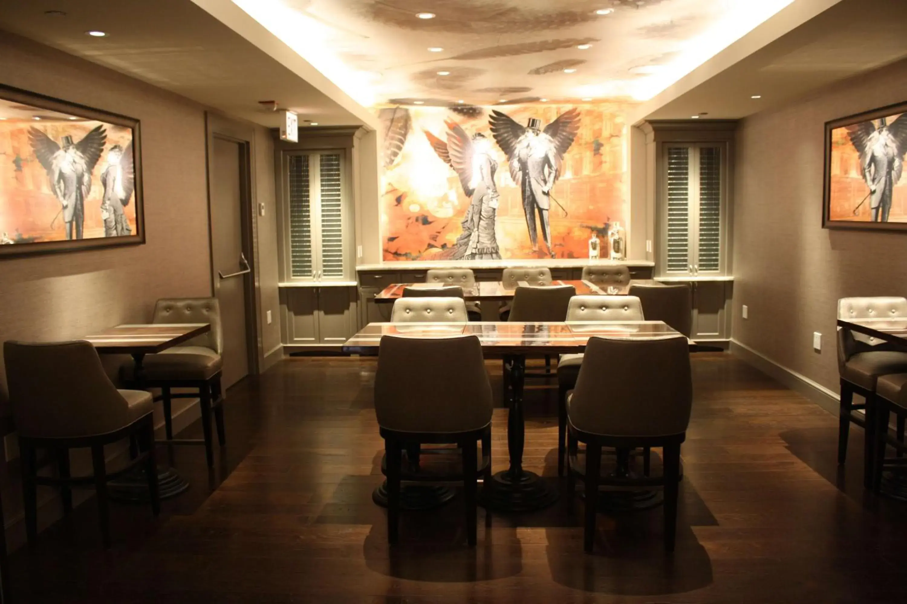 Lounge or bar in The Allegro Royal Sonesta Hotel Chicago Loop Lounge or bar in The Allegro Royal Sonesta Hotel Chicago Loop