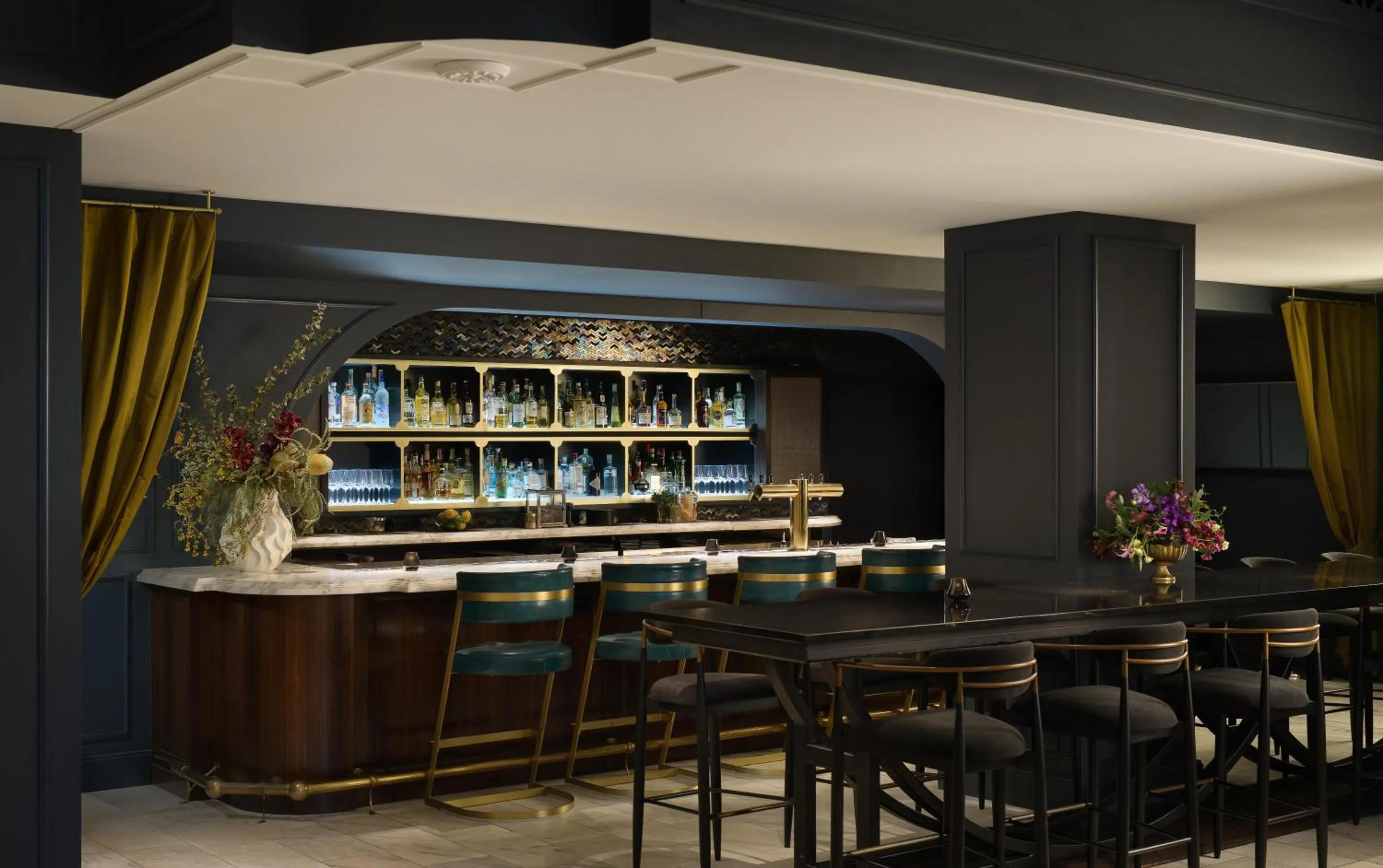 Lounge or bar in The Allegro Royal Sonesta Hotel Chicago Loop