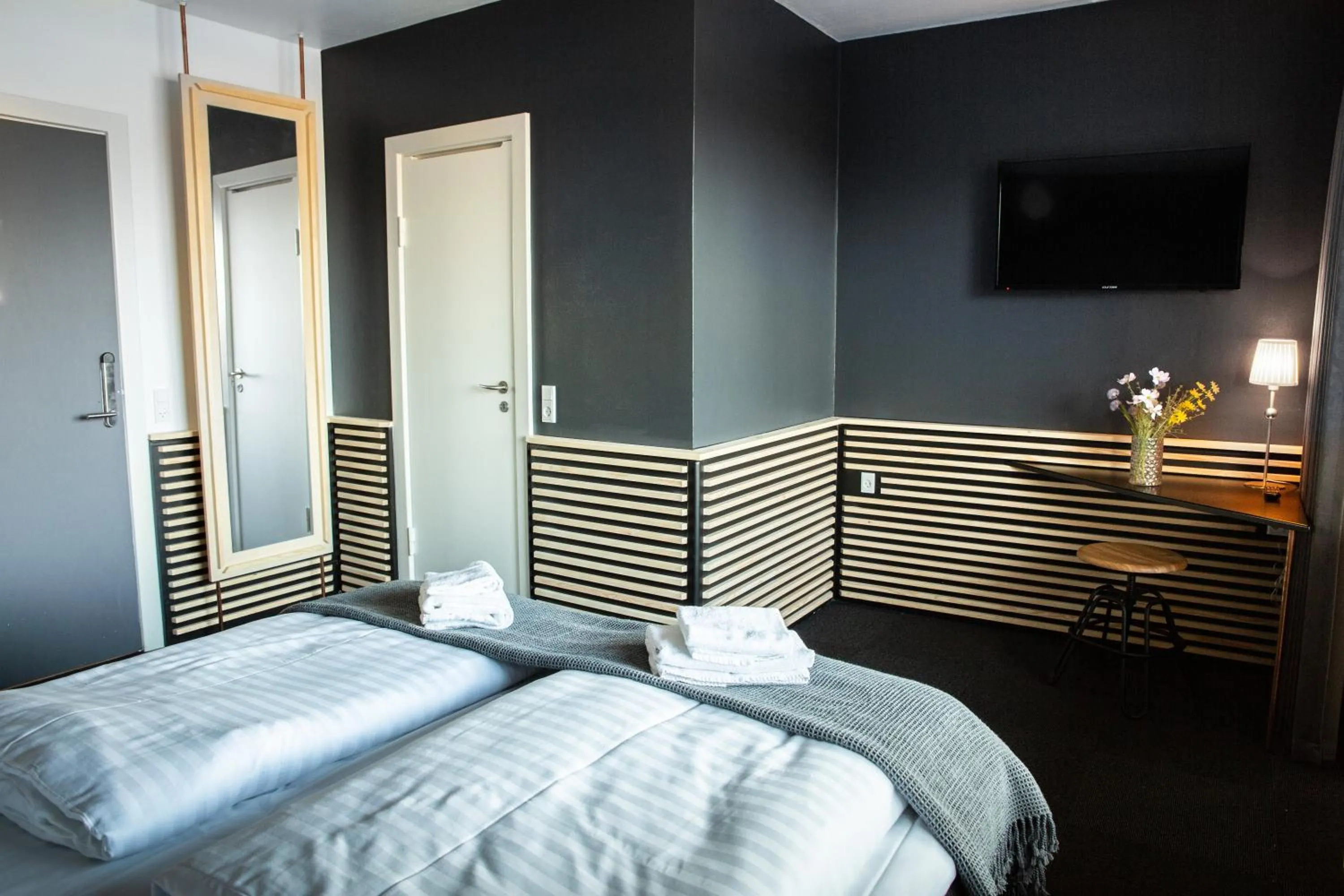 TV and multimedia, Bed in Hotel-B