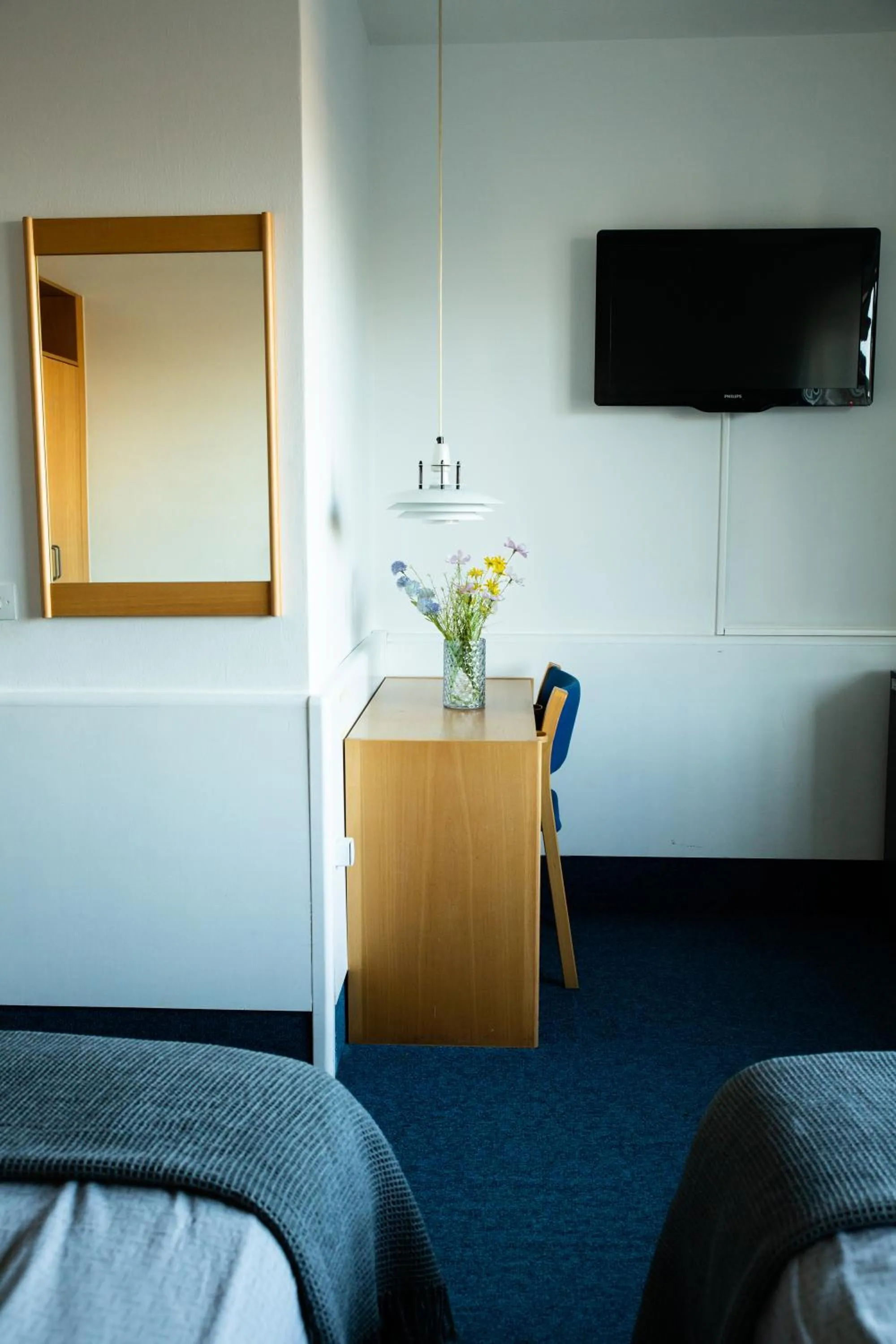 Seating area, Bed in Hotel-B