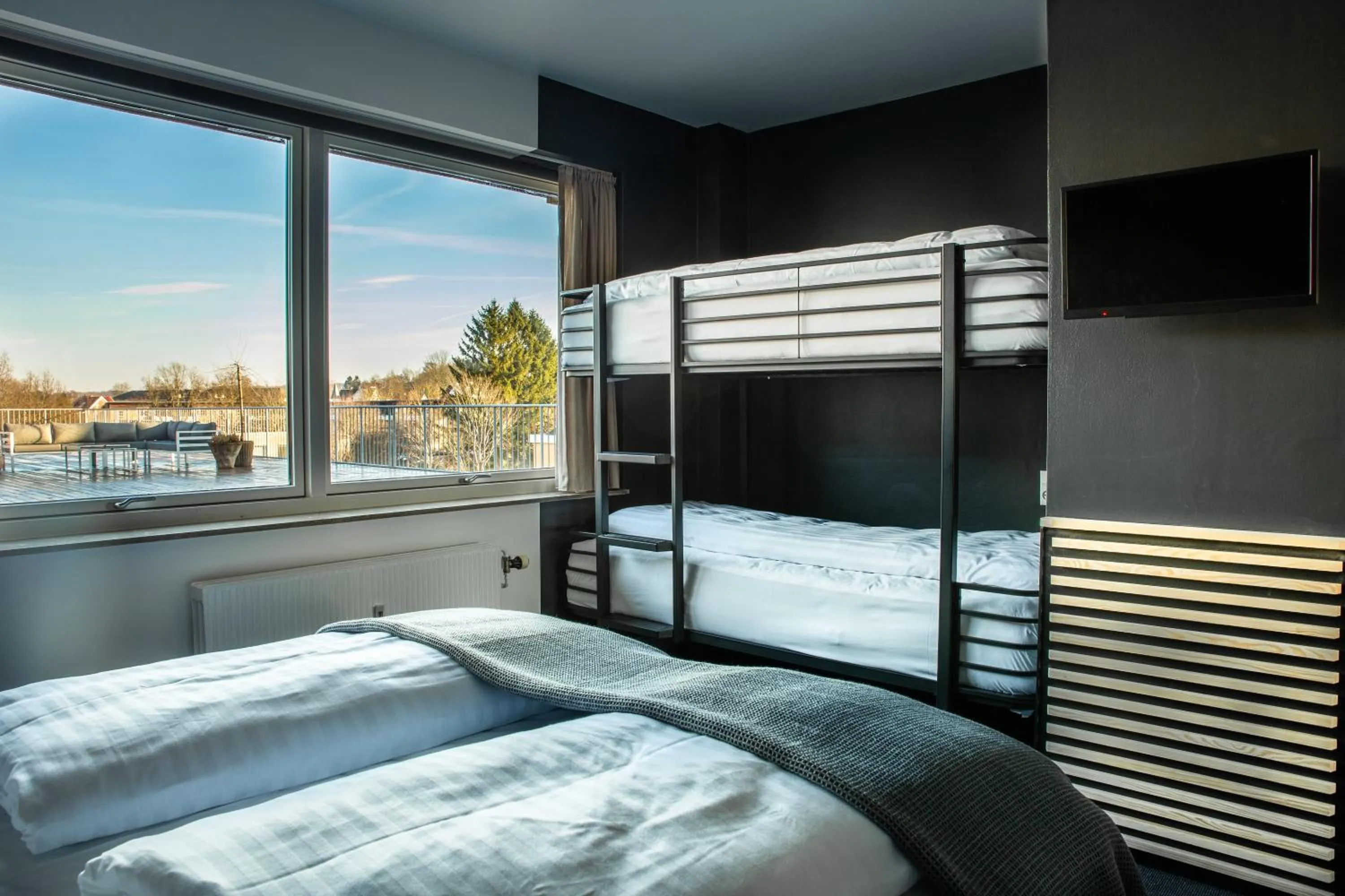 bunk bed, Bed in Hotel-B