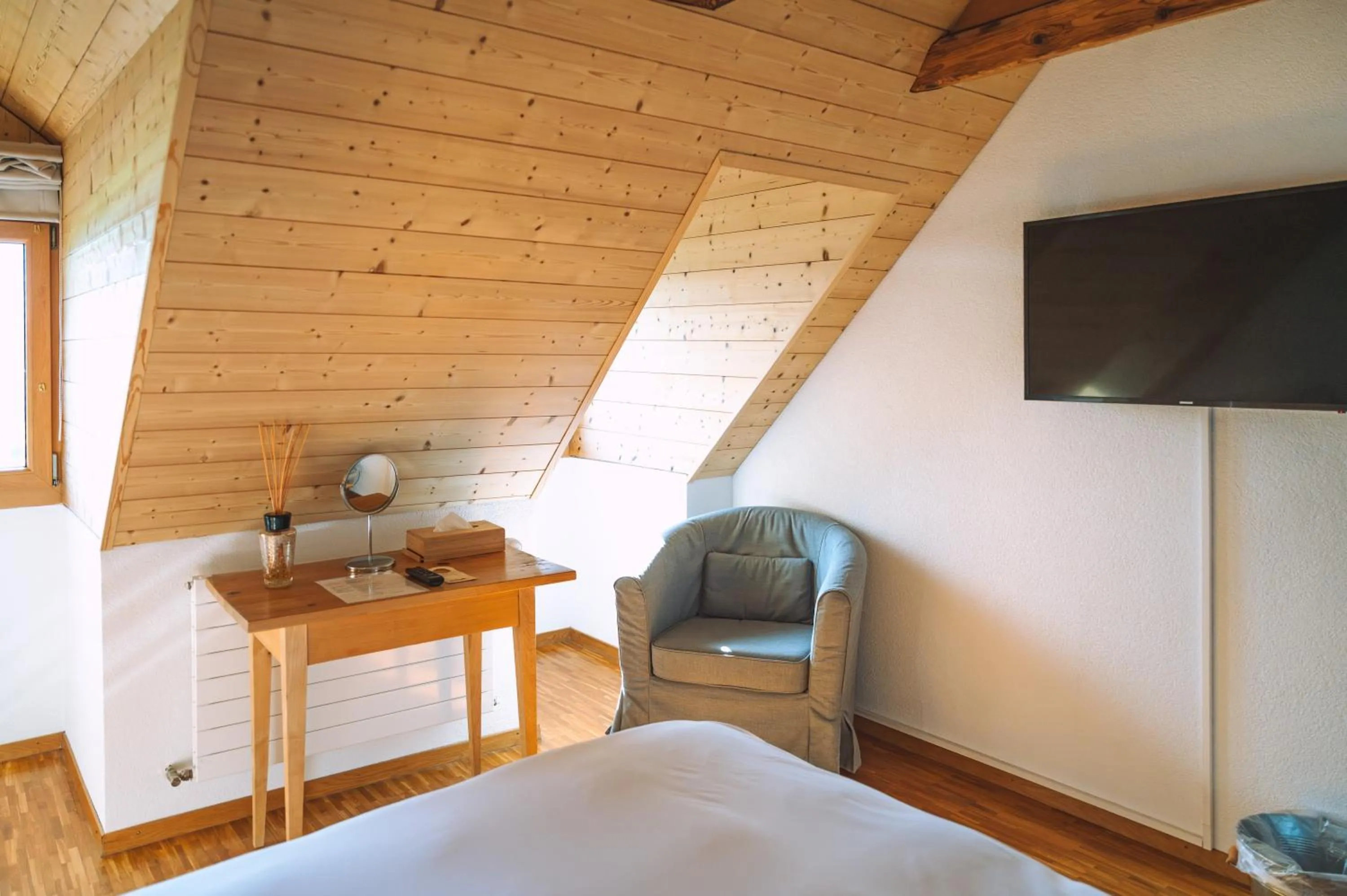 Photo of the whole room, Bed in Les Montagnards