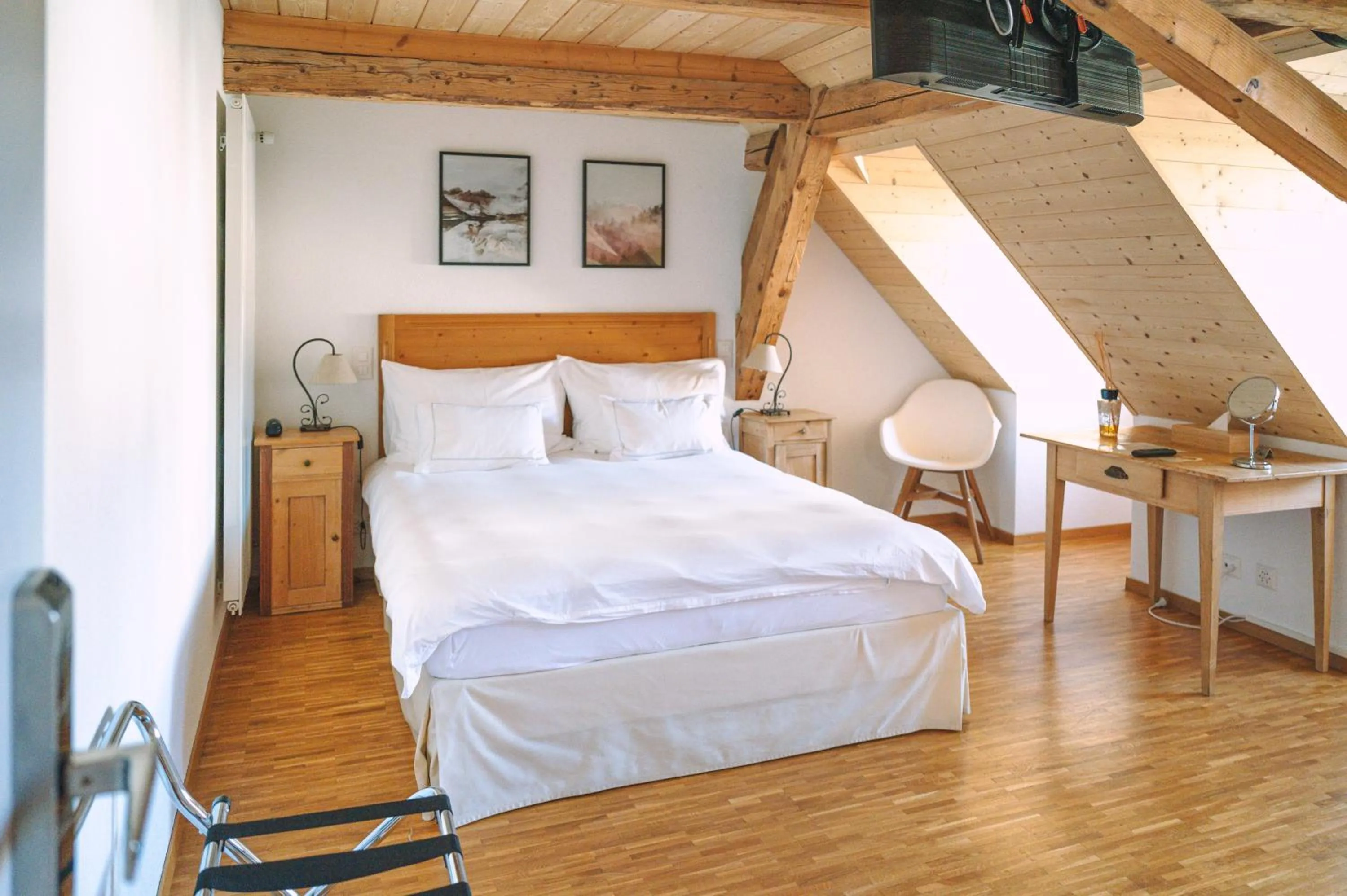 Photo of the whole room, Bed in Les Montagnards