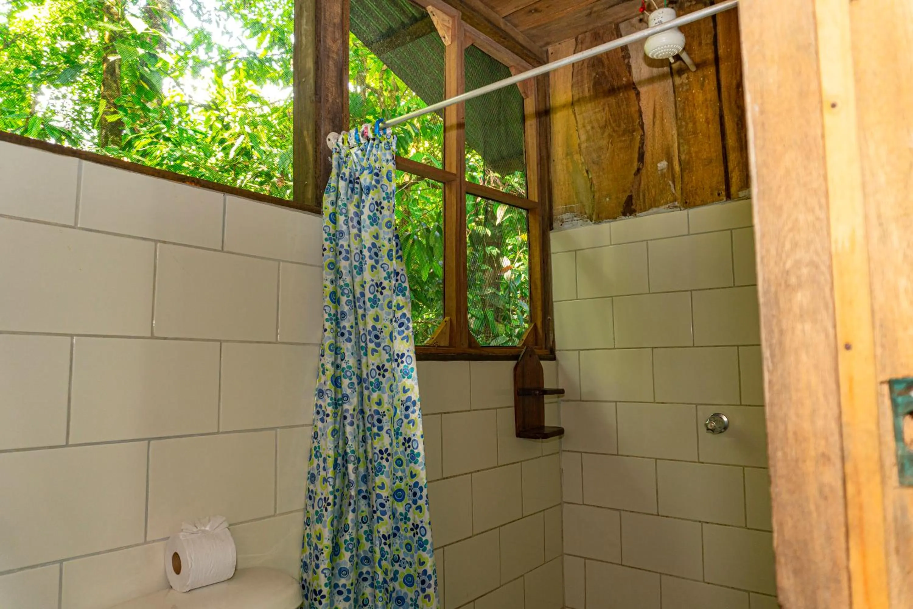 Shower in Citronela Lodge Corcovado