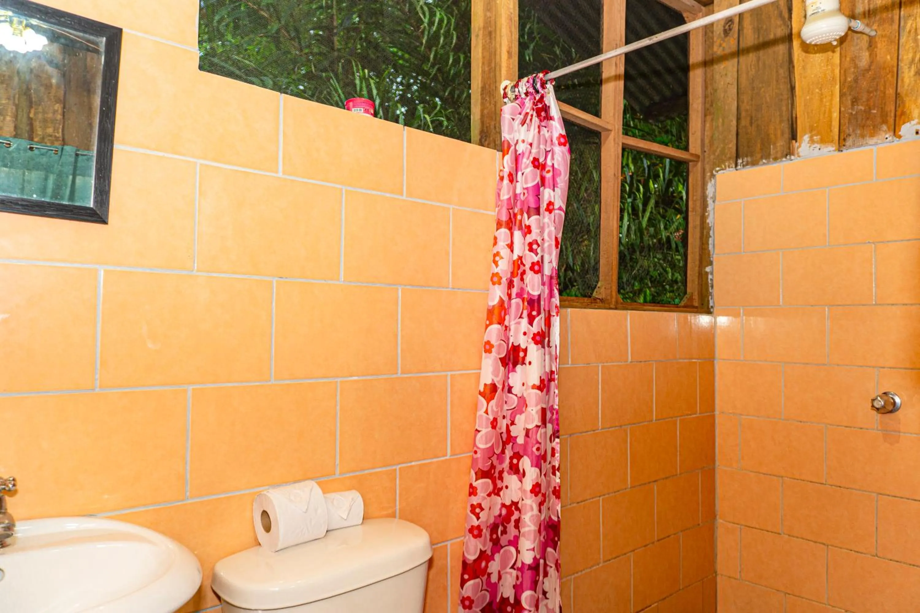 Shower in Citronela Lodge Corcovado