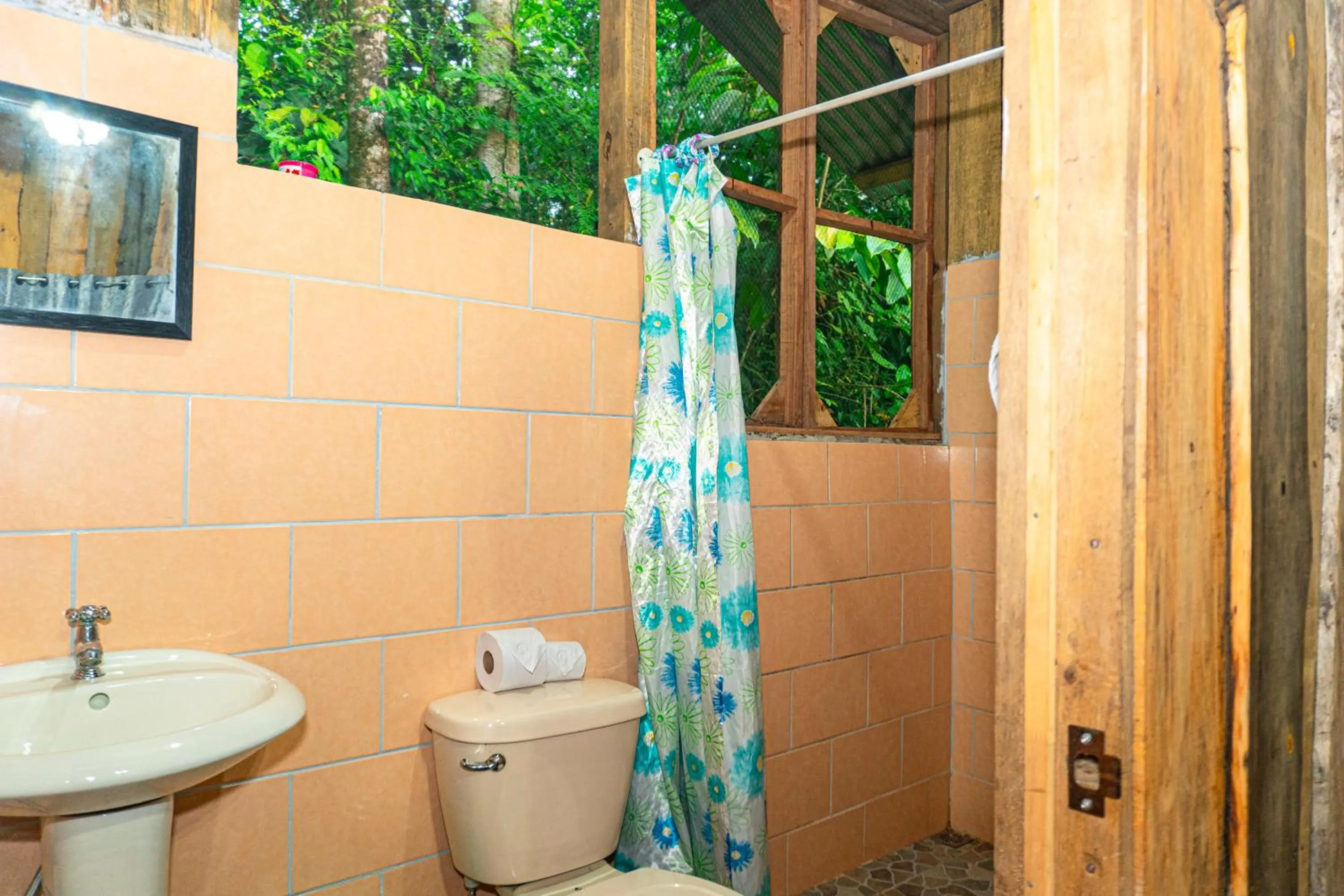Shower in Citronela Lodge Corcovado