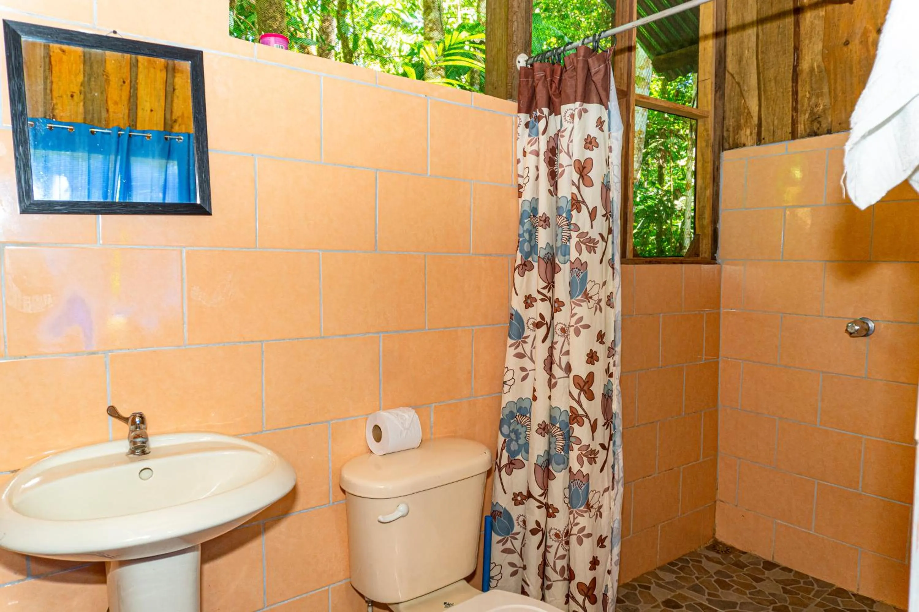 Bathroom in Citronela Lodge Corcovado