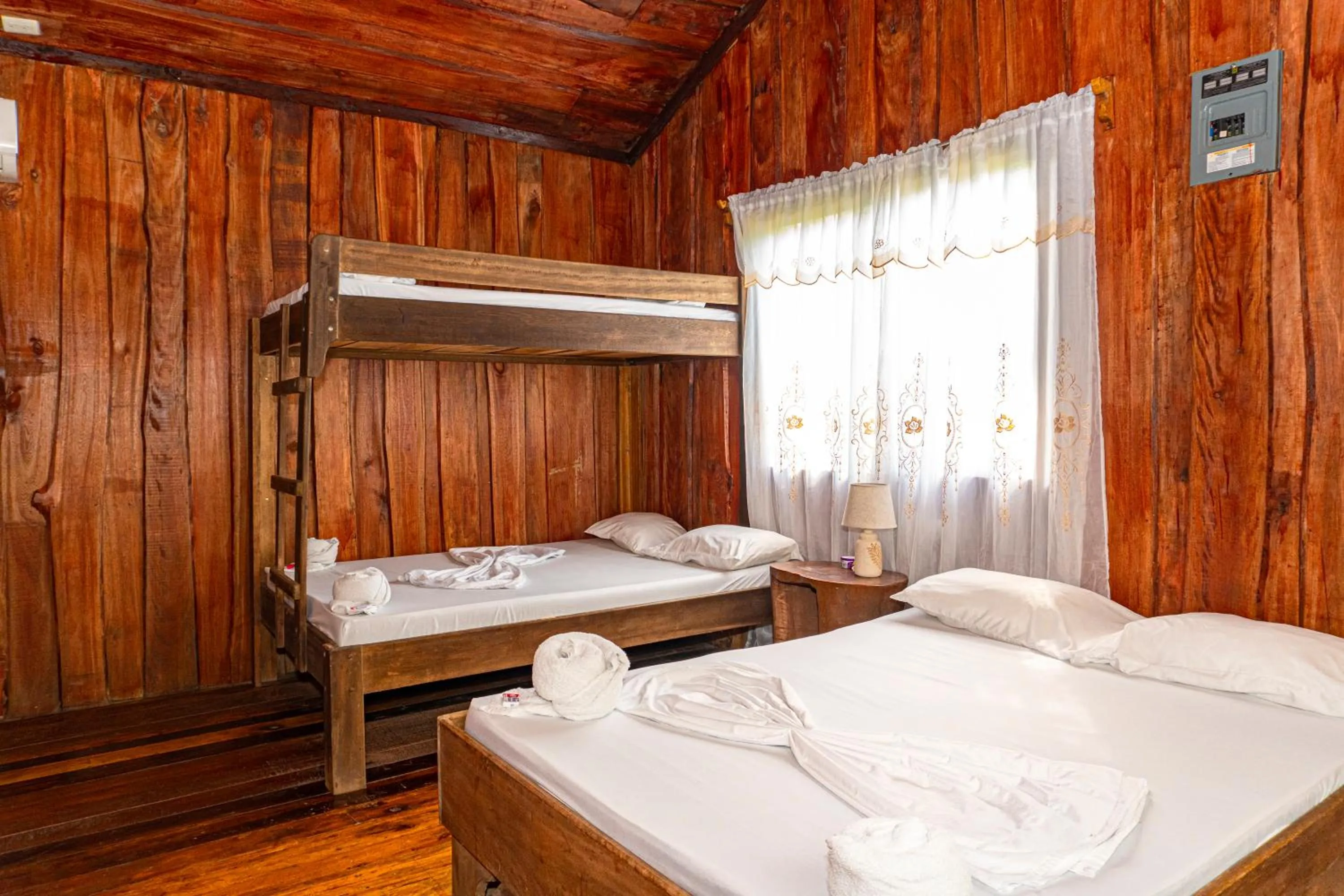 Photo of the whole room, Bed in Citronela Lodge Corcovado