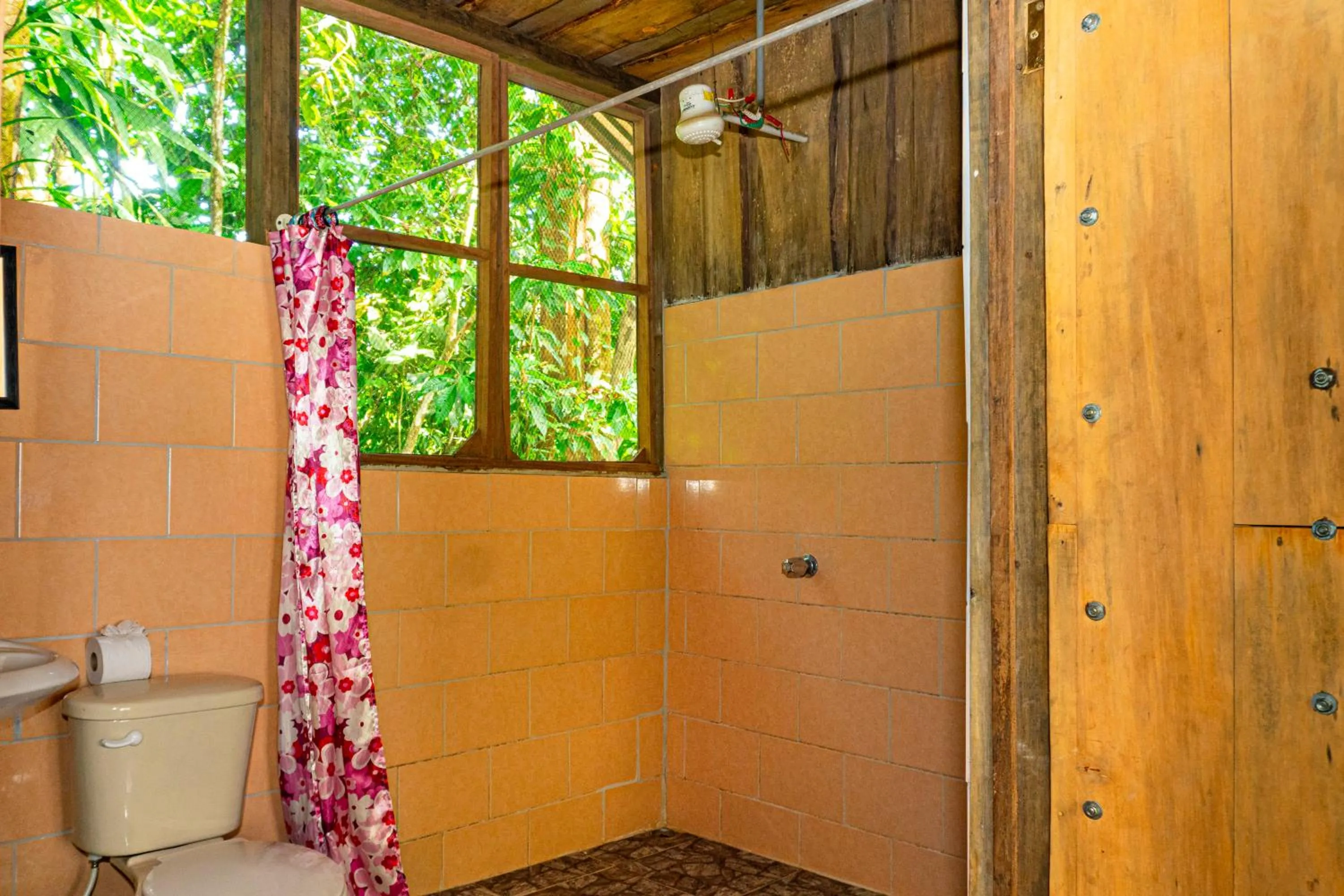 Bathroom in Citronela Lodge Corcovado