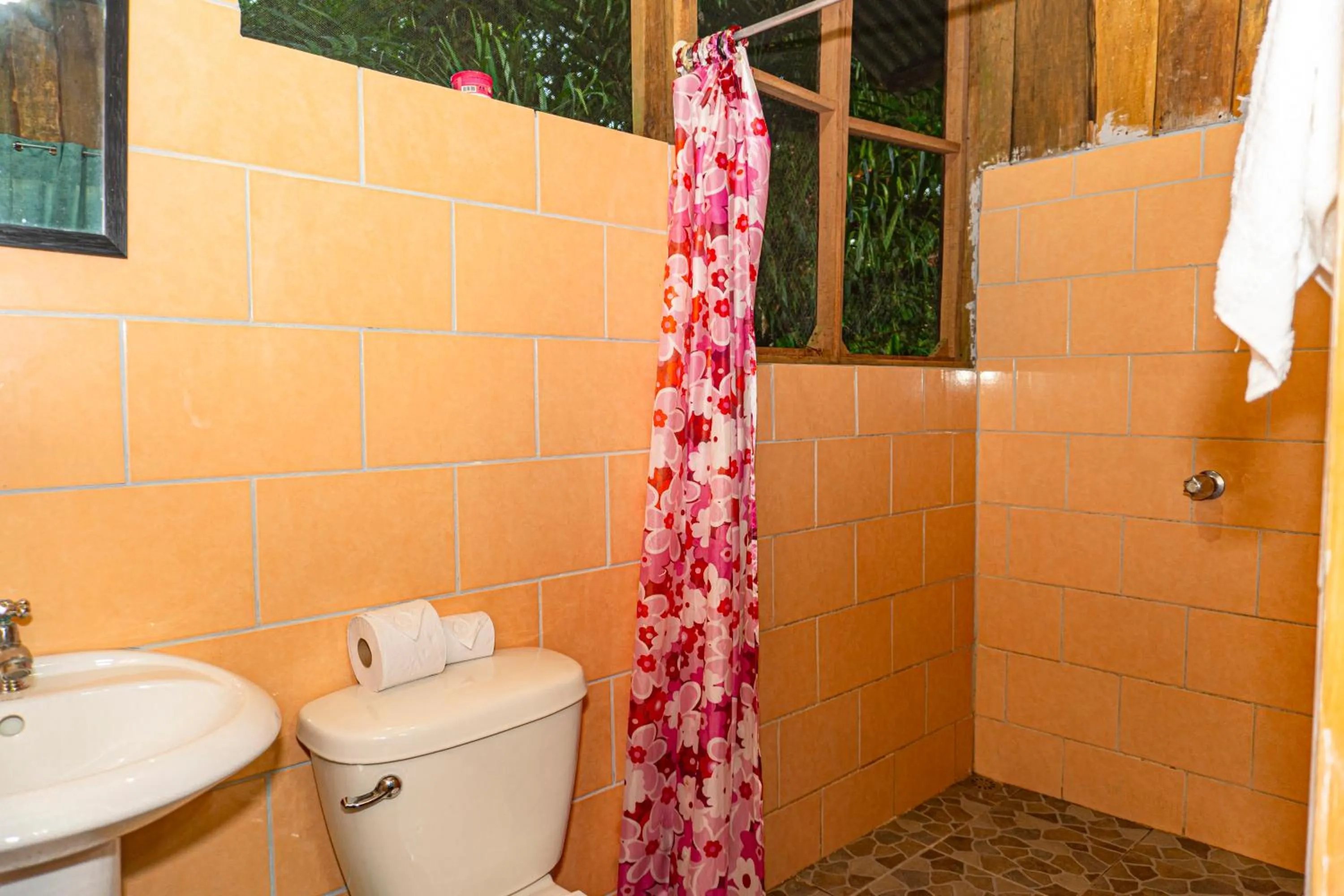 Shower in Citronela Lodge Corcovado