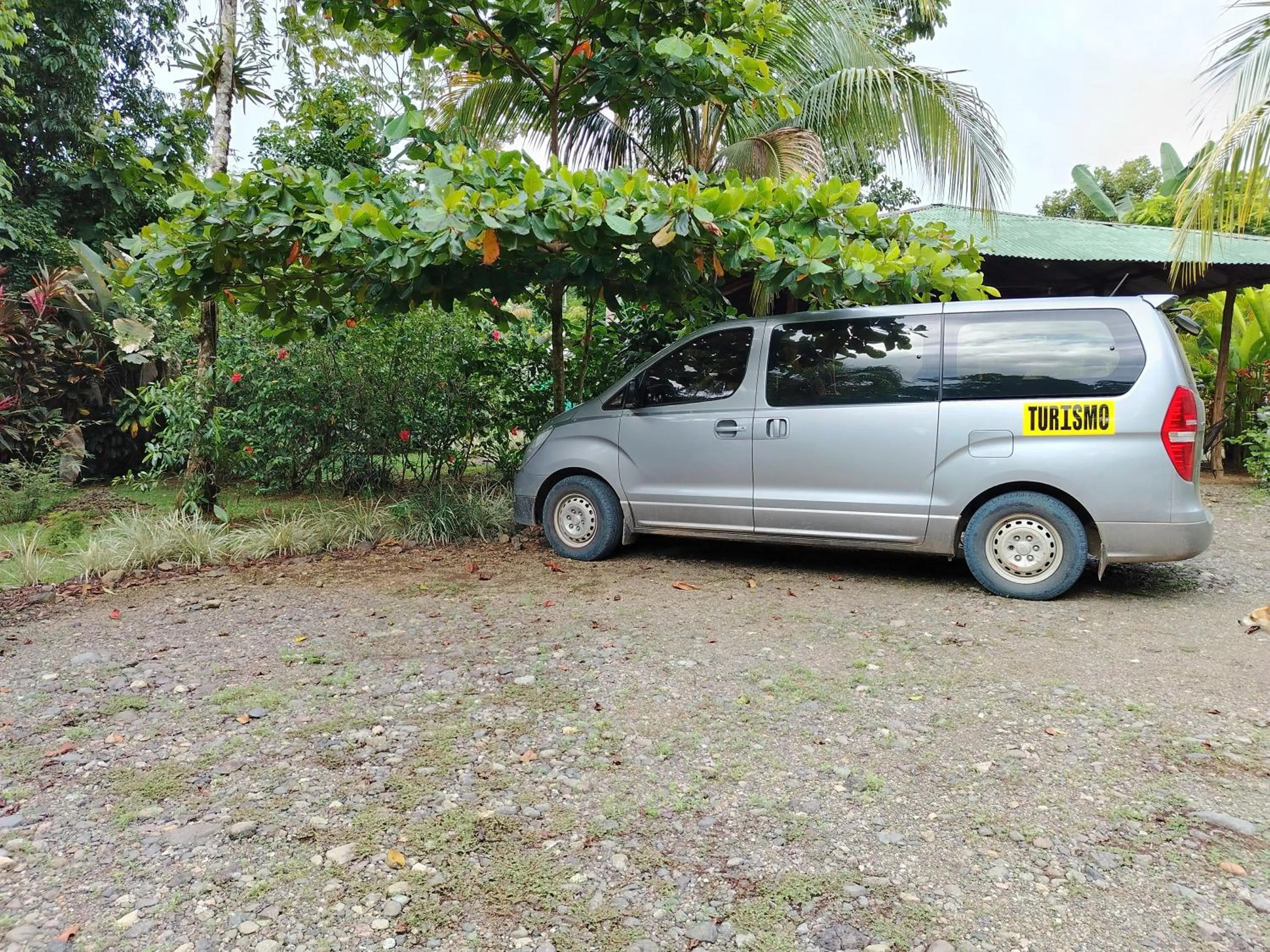 Parking in Citronela Lodge Corcovado