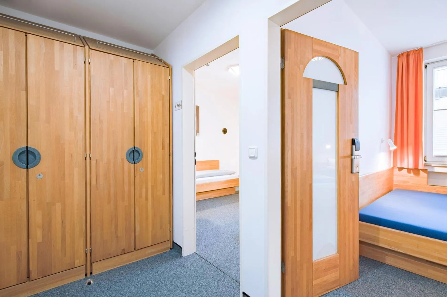 Photo of the whole room, Bed in Hotel der Akademie Caritas-Pirckheimer-Haus