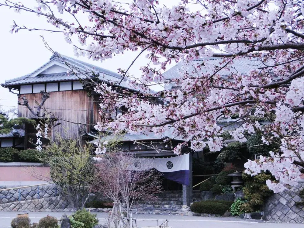 Facade/entrance in Hitomaru Kadan Facade/entrance in Hitomaru Kadan