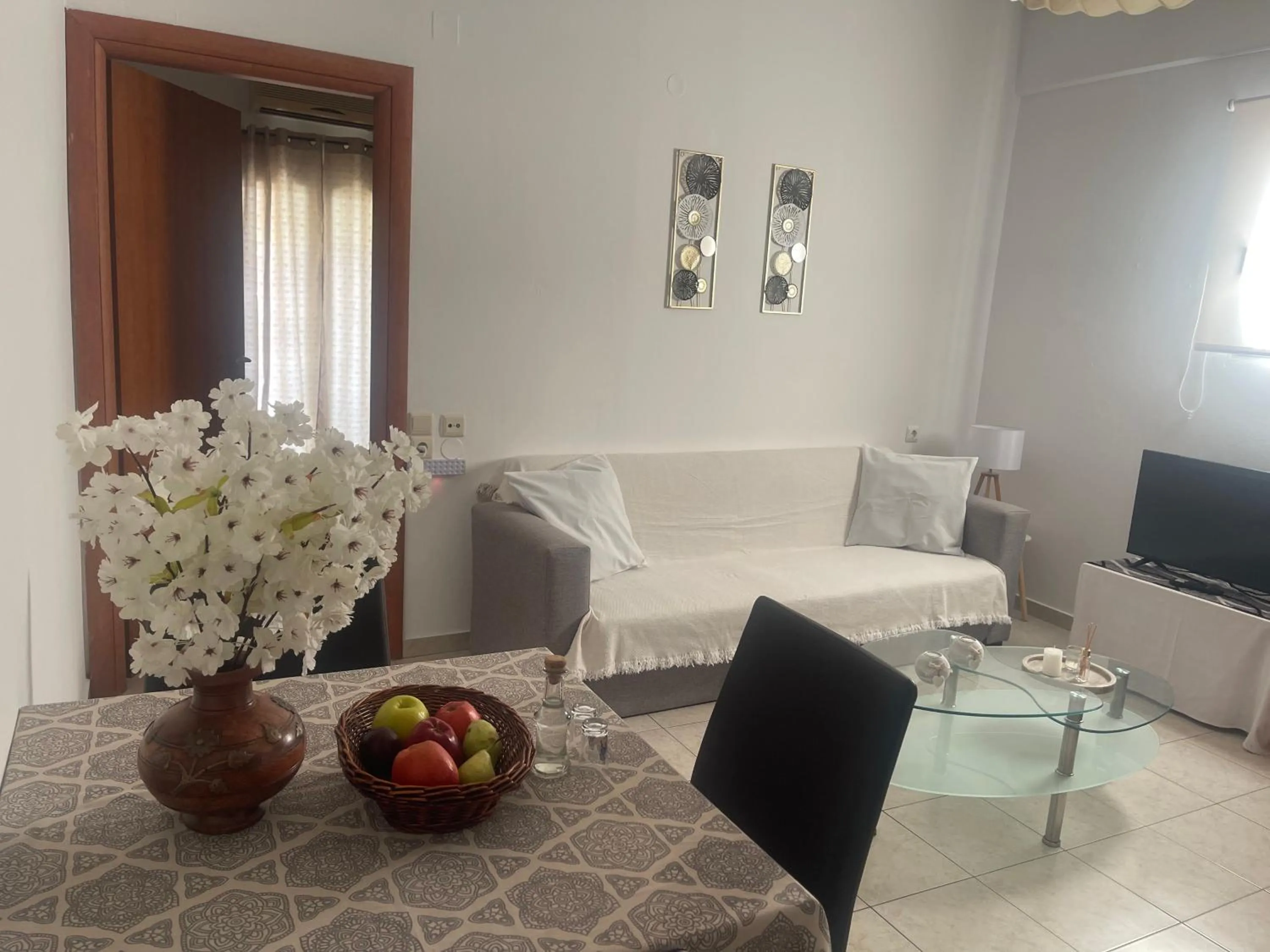 TV and multimedia in Heaven Studios & Apartments