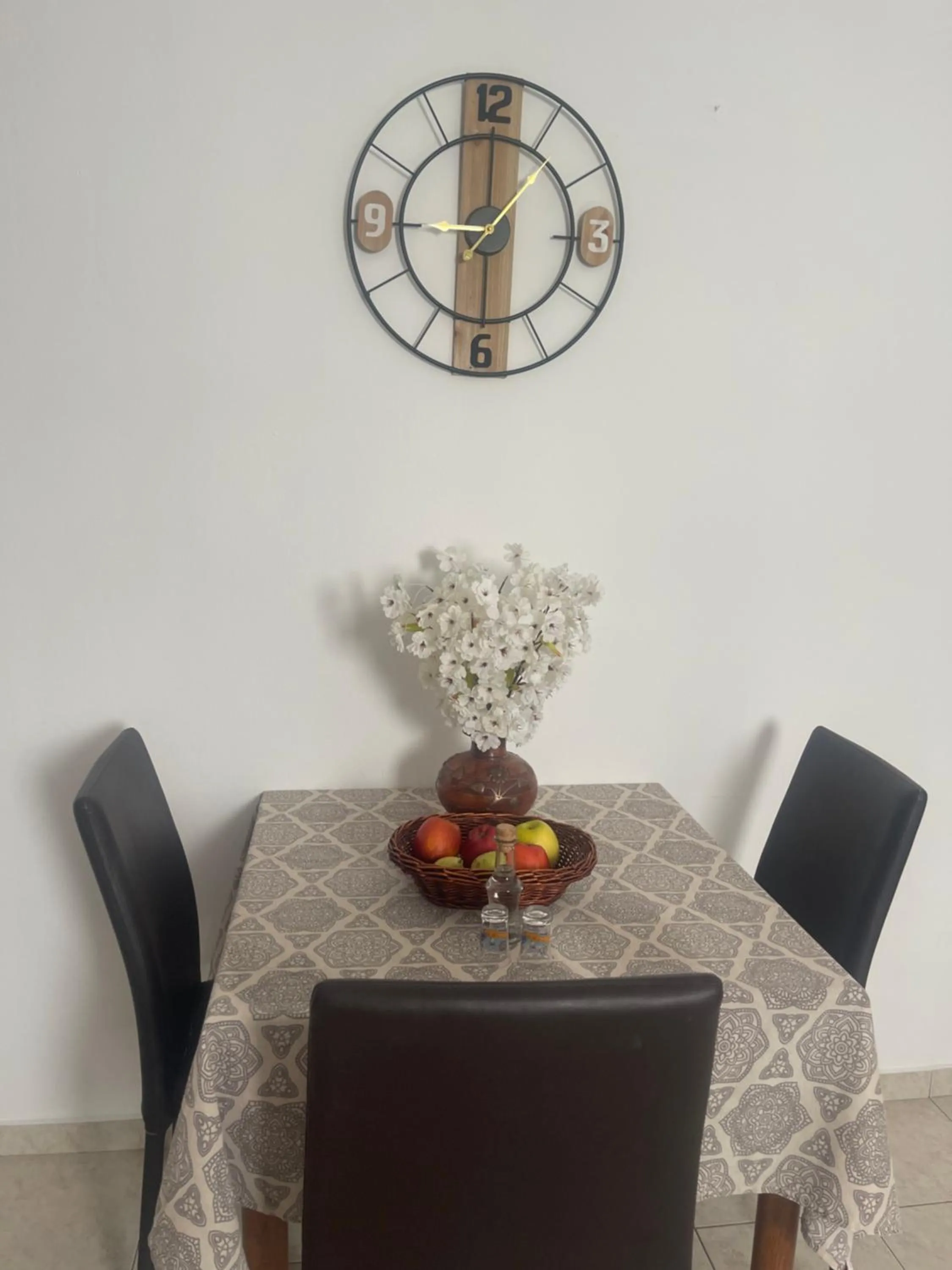 Dining area in Heaven Studios & Apartments