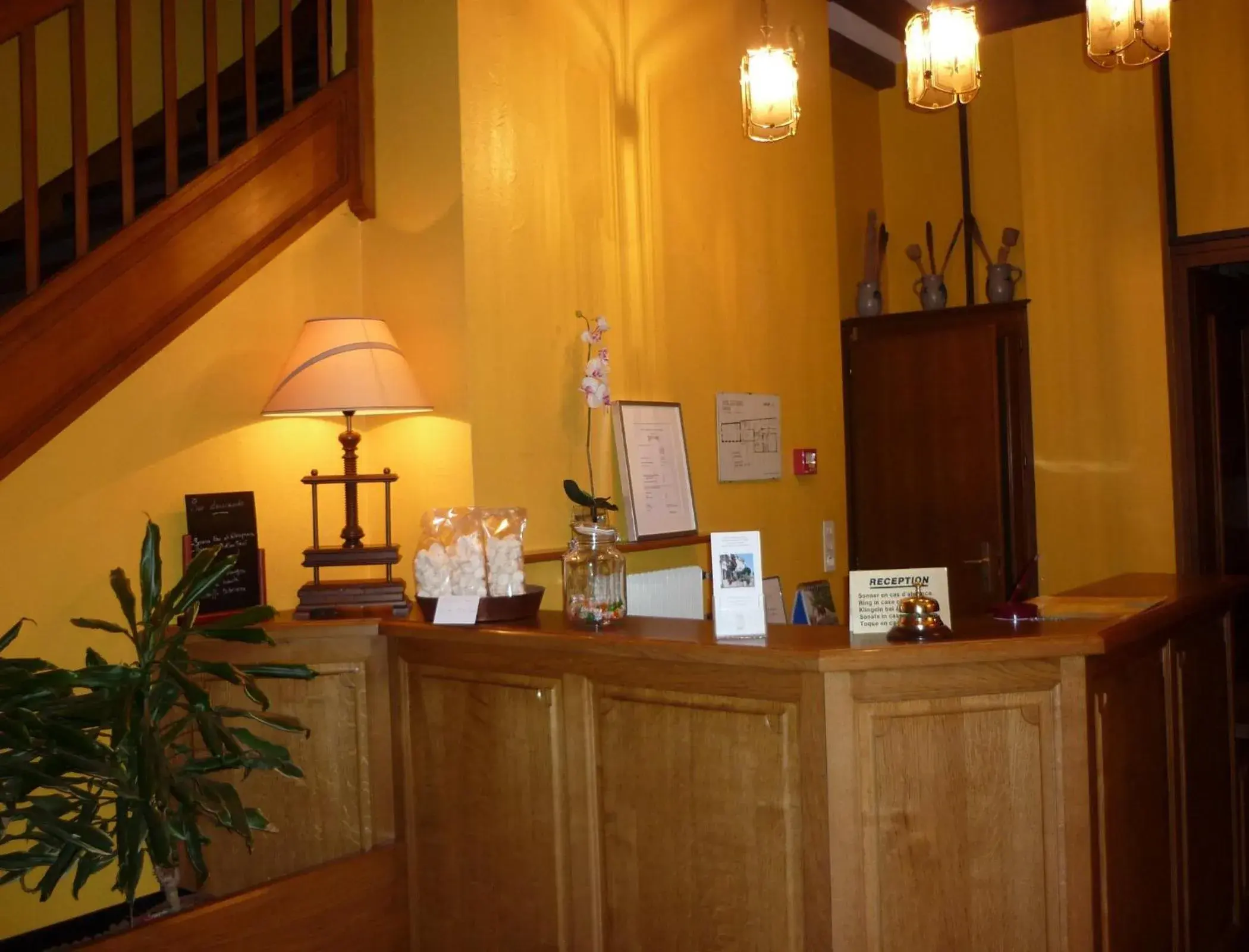 Lobby or reception in Logis-Cit'Hôtel des Vosges 5 rue de la gare Lobby or reception in Logis-Cit'Hôtel des Vosges 5 rue de la gare