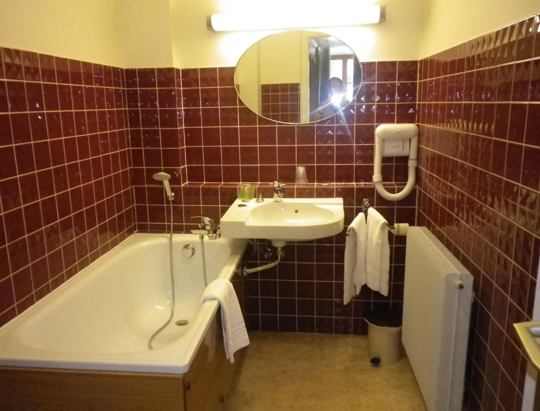 Bathroom in Logis-Cit'Hôtel des Vosges 5 rue de la gare