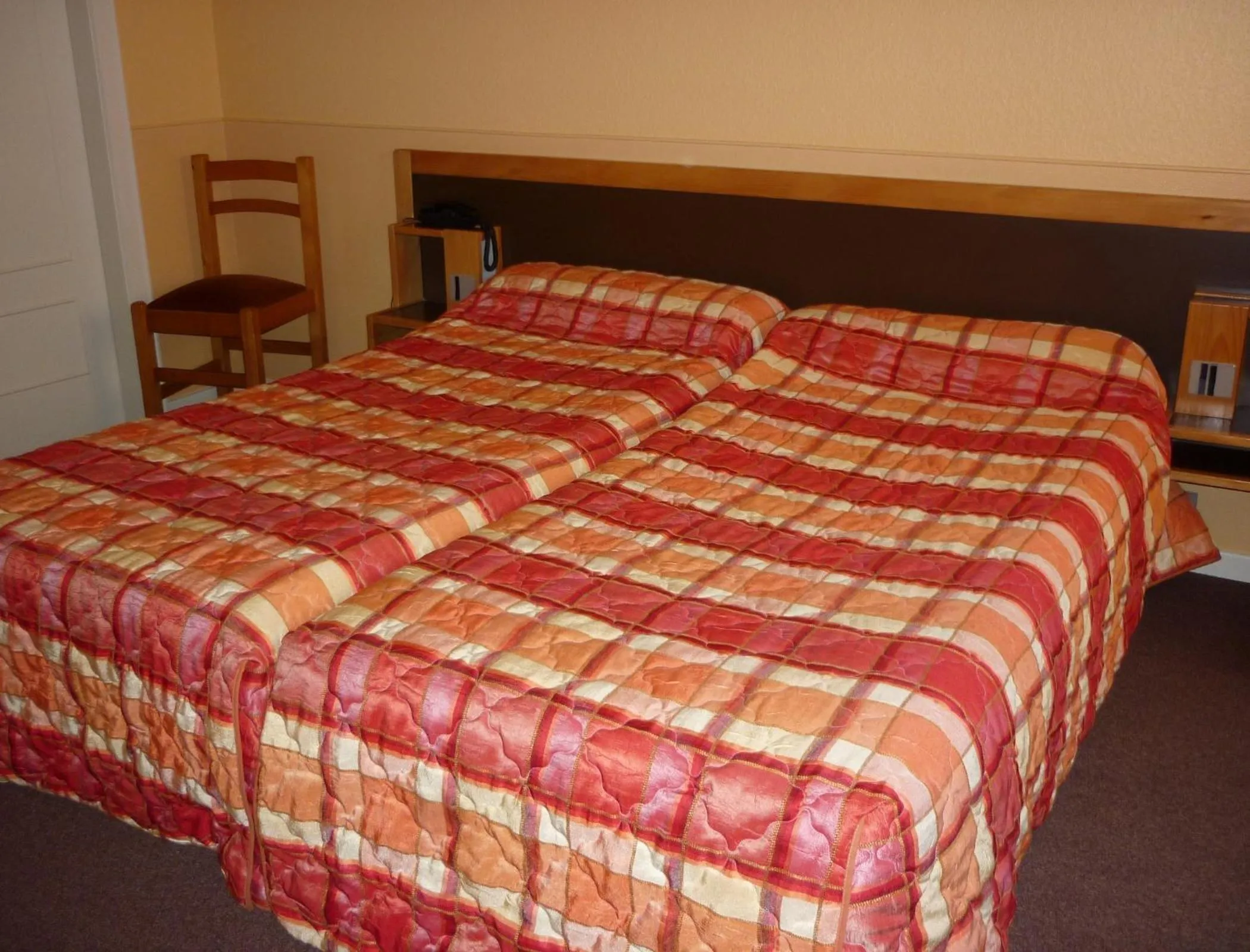 Bed in Logis-Cit'Hôtel des Vosges 5 rue de la gare