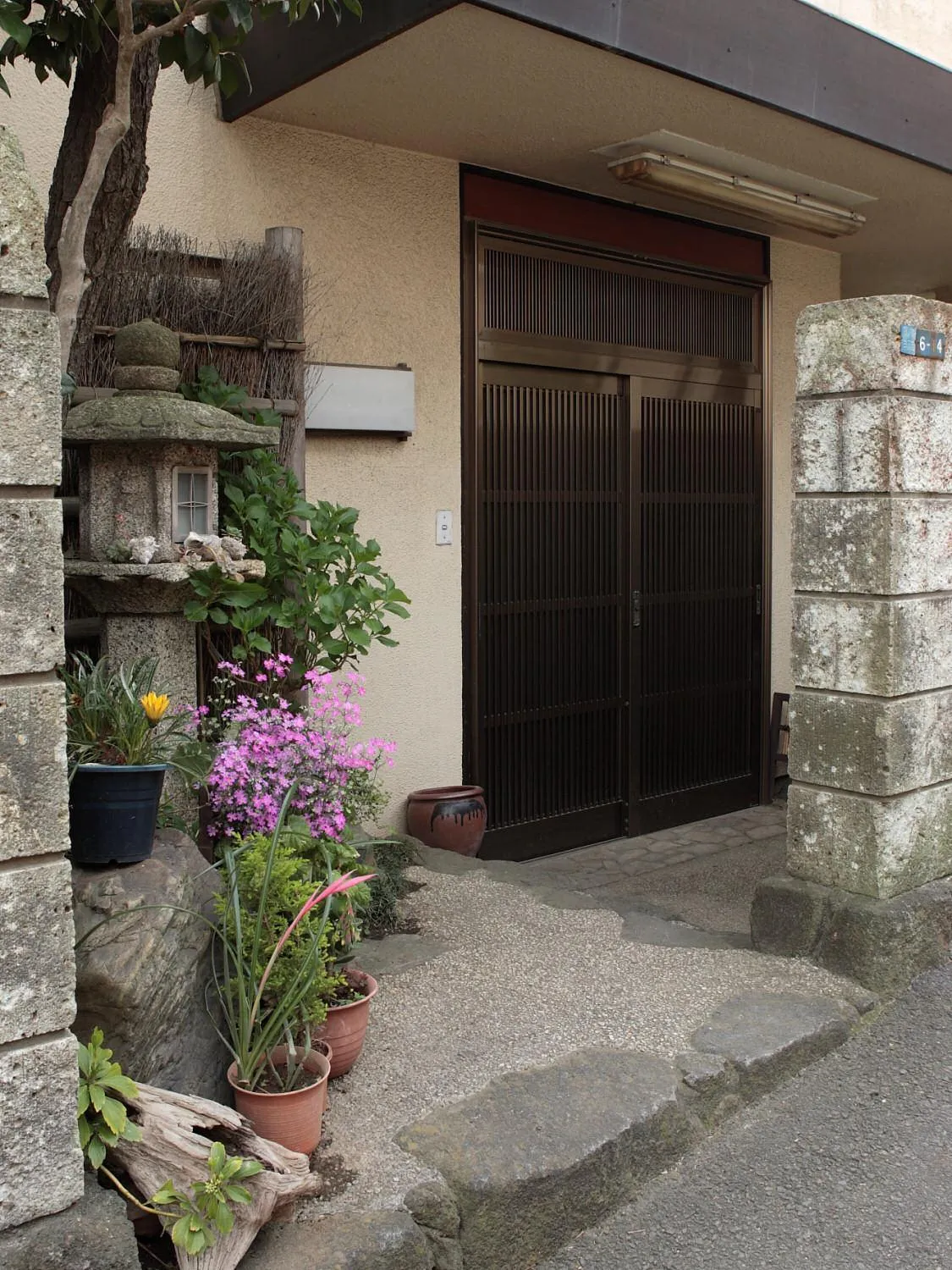 Facade/entrance in Kakiya Ryokan
