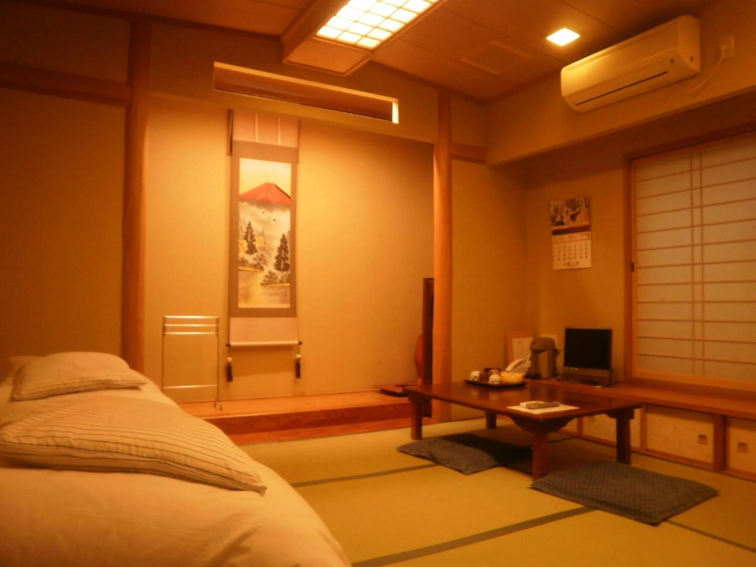 Photo of the whole room in Kakiya Ryokan