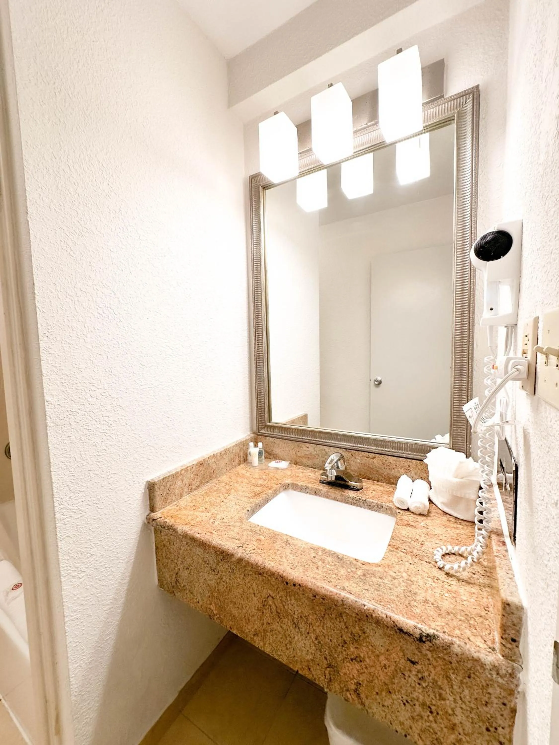 Bathroom in Comfort Inn & Suites Kissimmee by the Parks