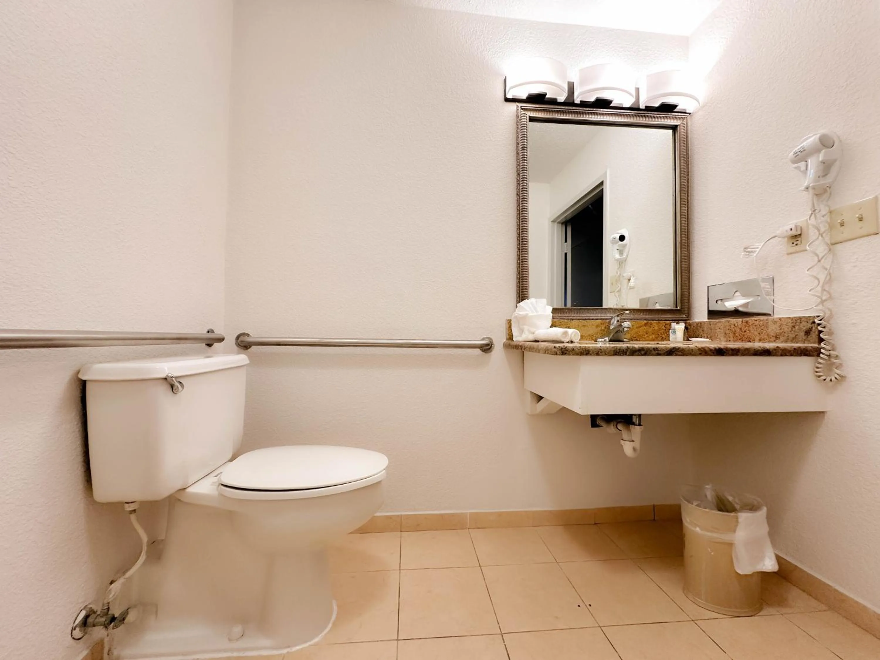 Bathroom in Comfort Inn & Suites Kissimmee by the Parks