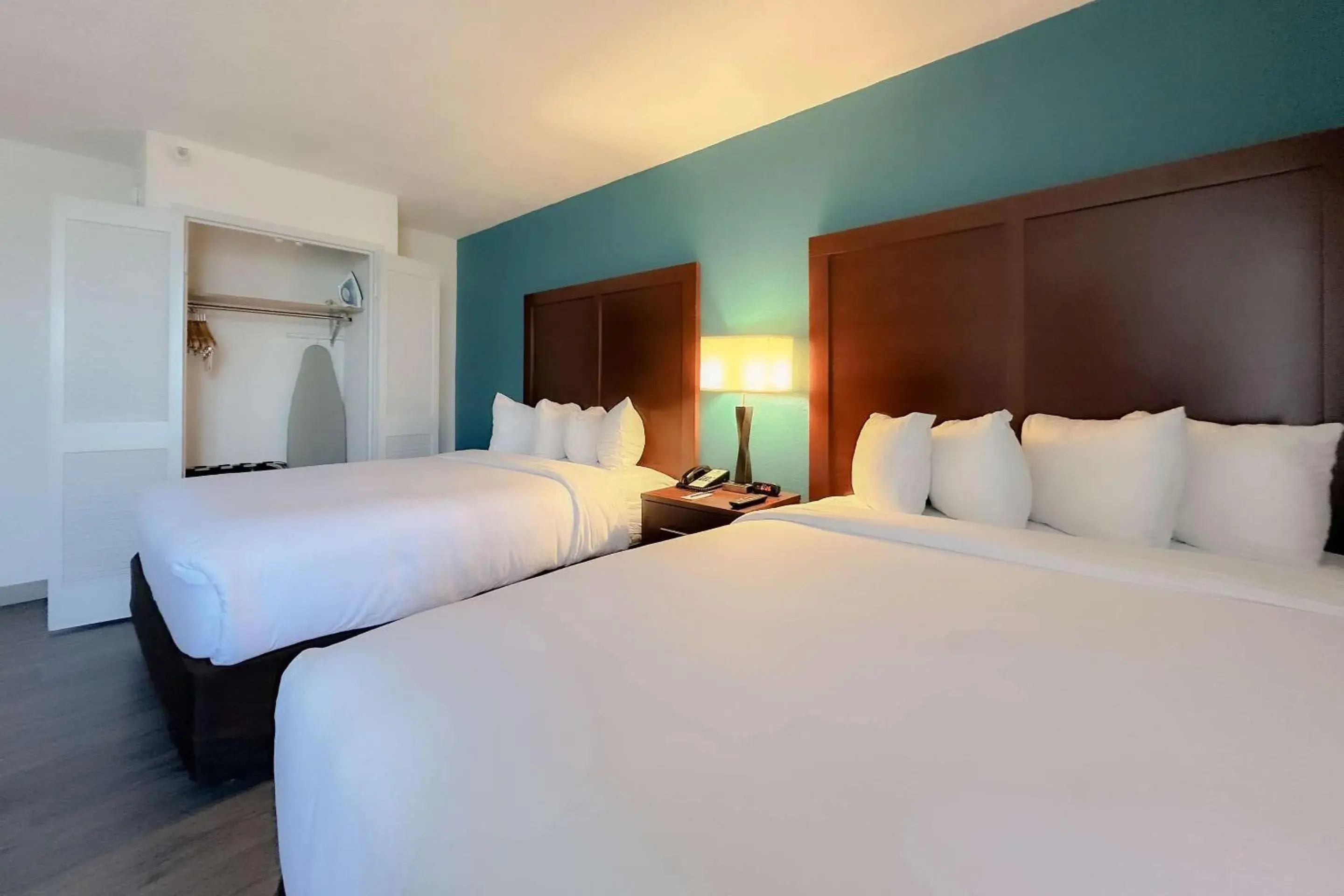 Bedroom, Bed in Comfort Inn & Suites Kissimmee by the Parks Bedroom, Bed in Comfort Inn & Suites Kissimmee by the Parks