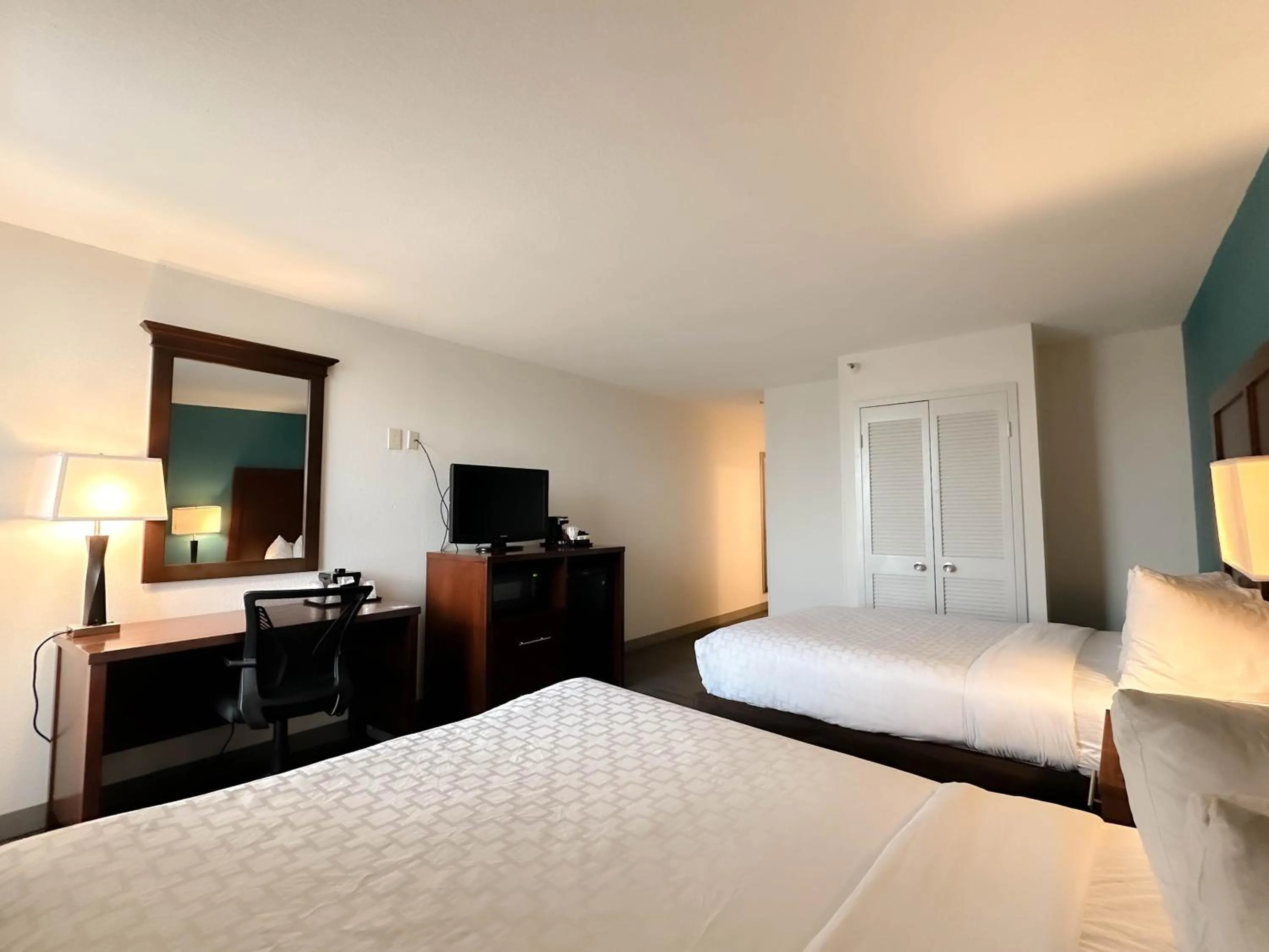 Bed in Comfort Inn & Suites Kissimmee by the Parks