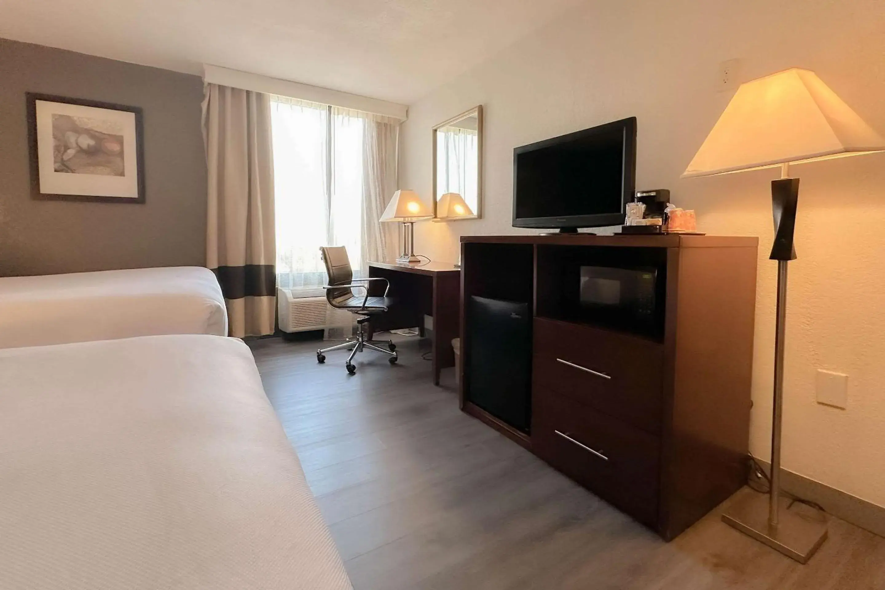 Bedroom, Bed in Comfort Inn & Suites Kissimmee by the Parks Bedroom, Bed in Comfort Inn & Suites Kissimmee by the Parks