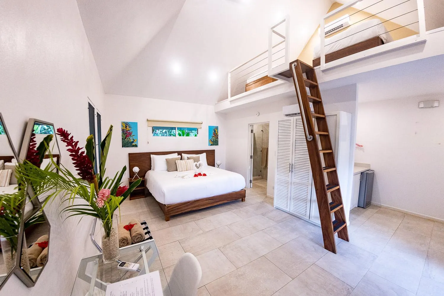 King Room with Pool View in Aves Resort Montezuma