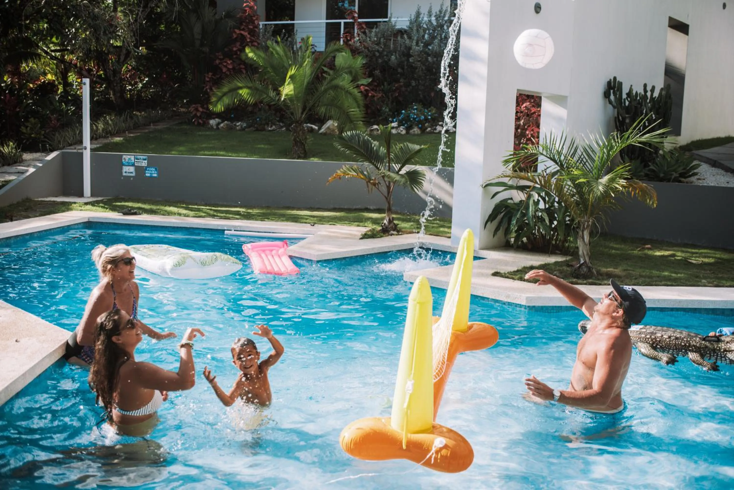 People in Aves Resort Montezuma