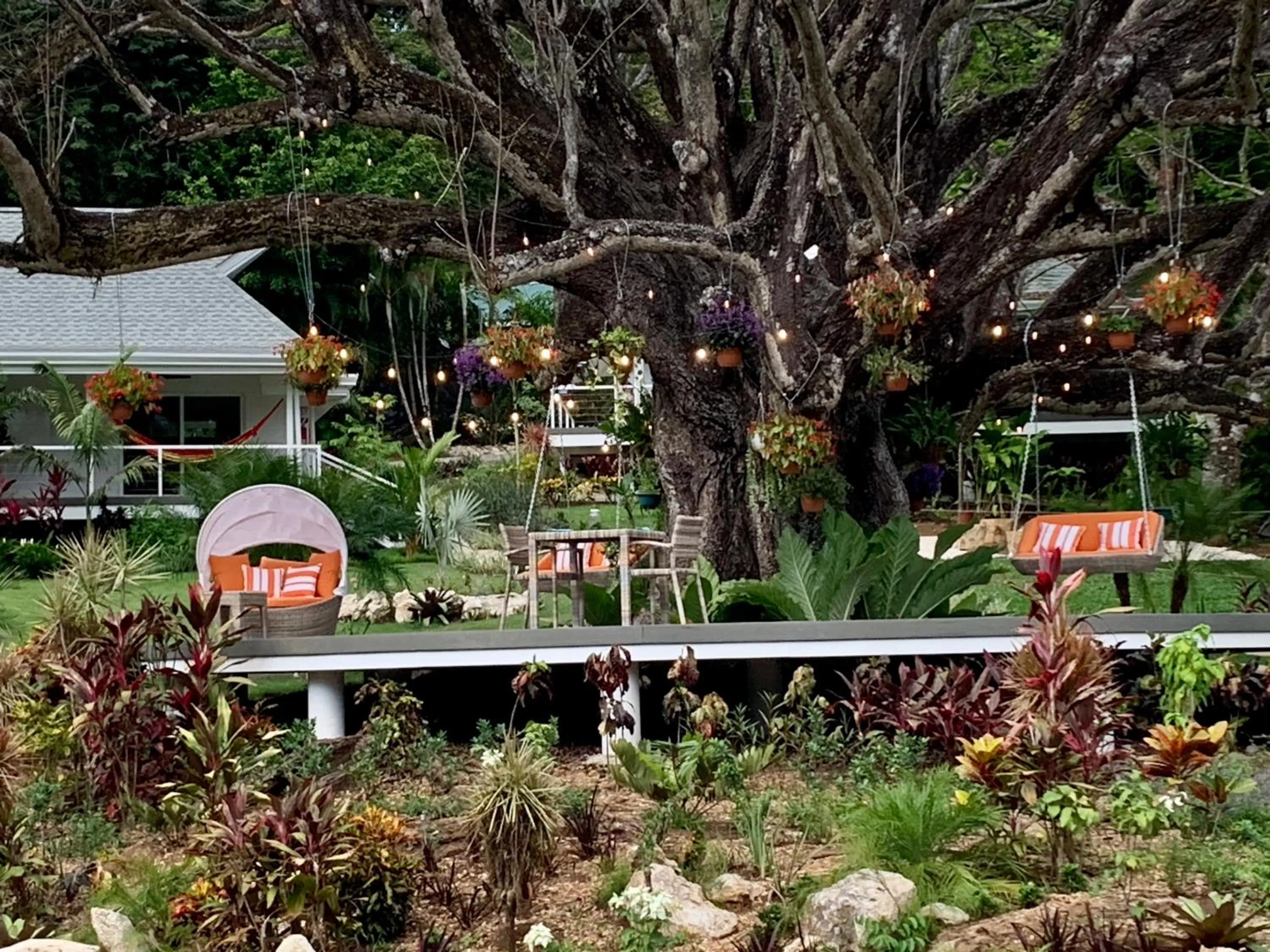 Garden in Aves Resort Montezuma