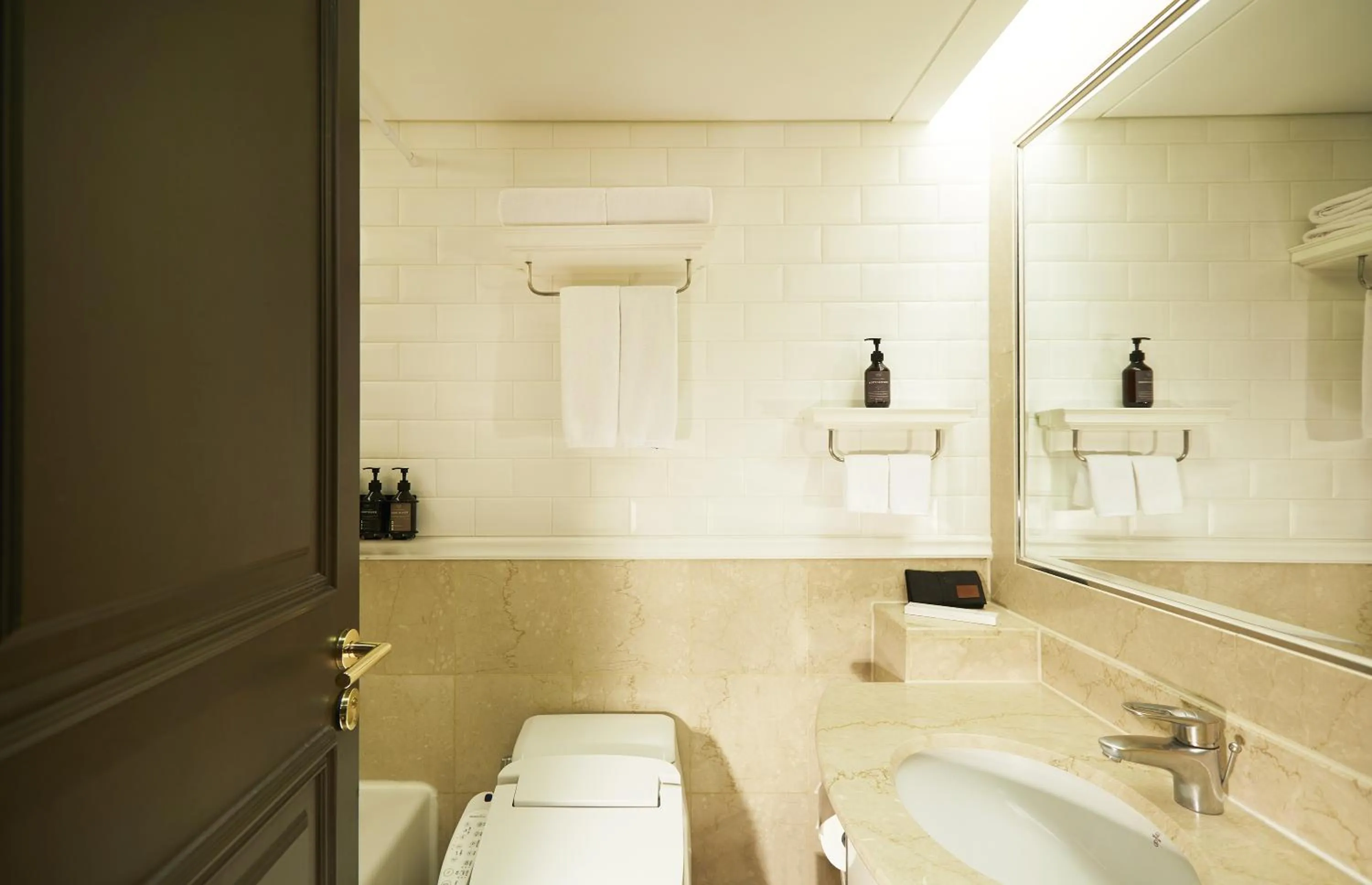 Toilet in Maison Glad Jeju