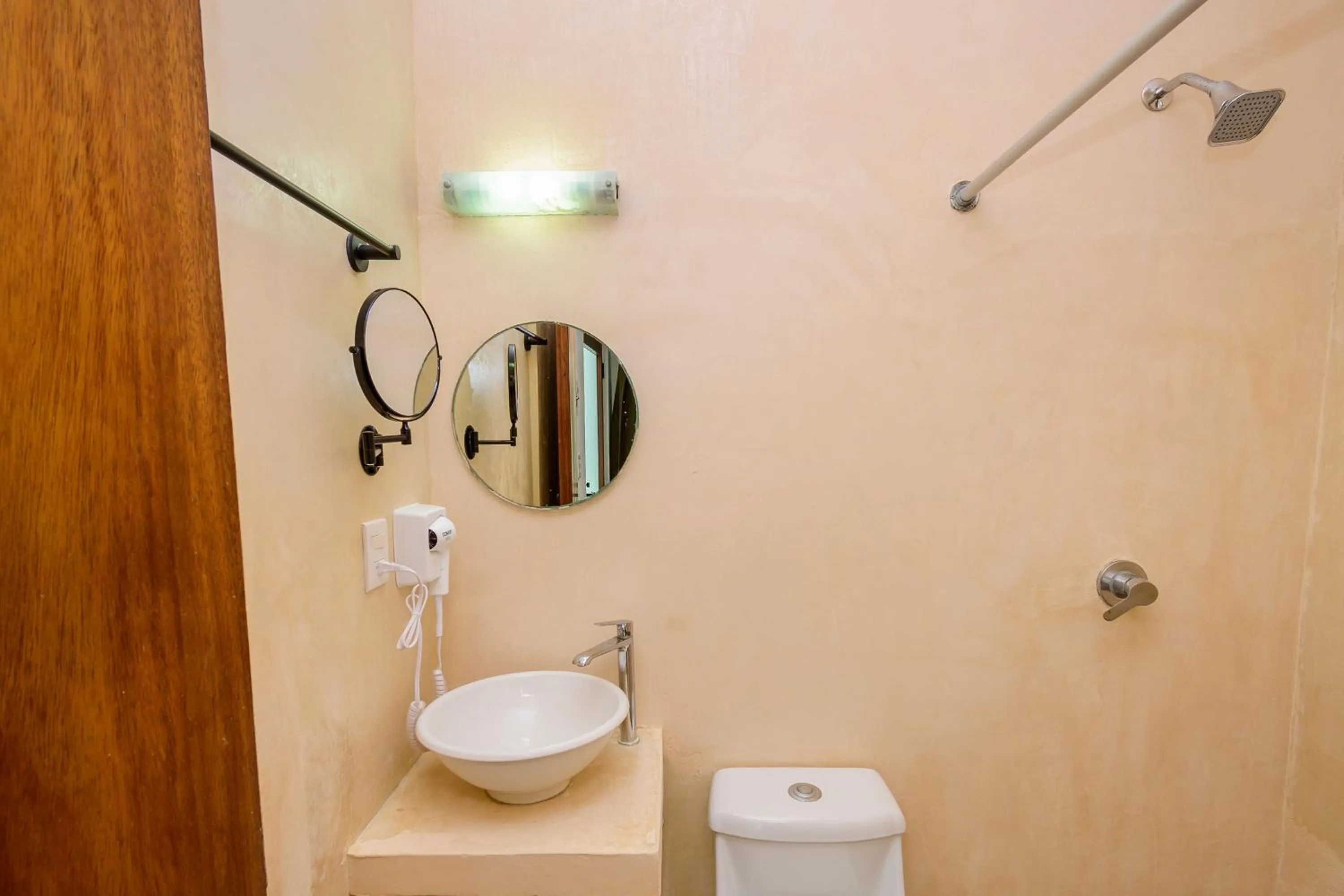 Shower in Hotel Paso del Mar Playa del Carmen