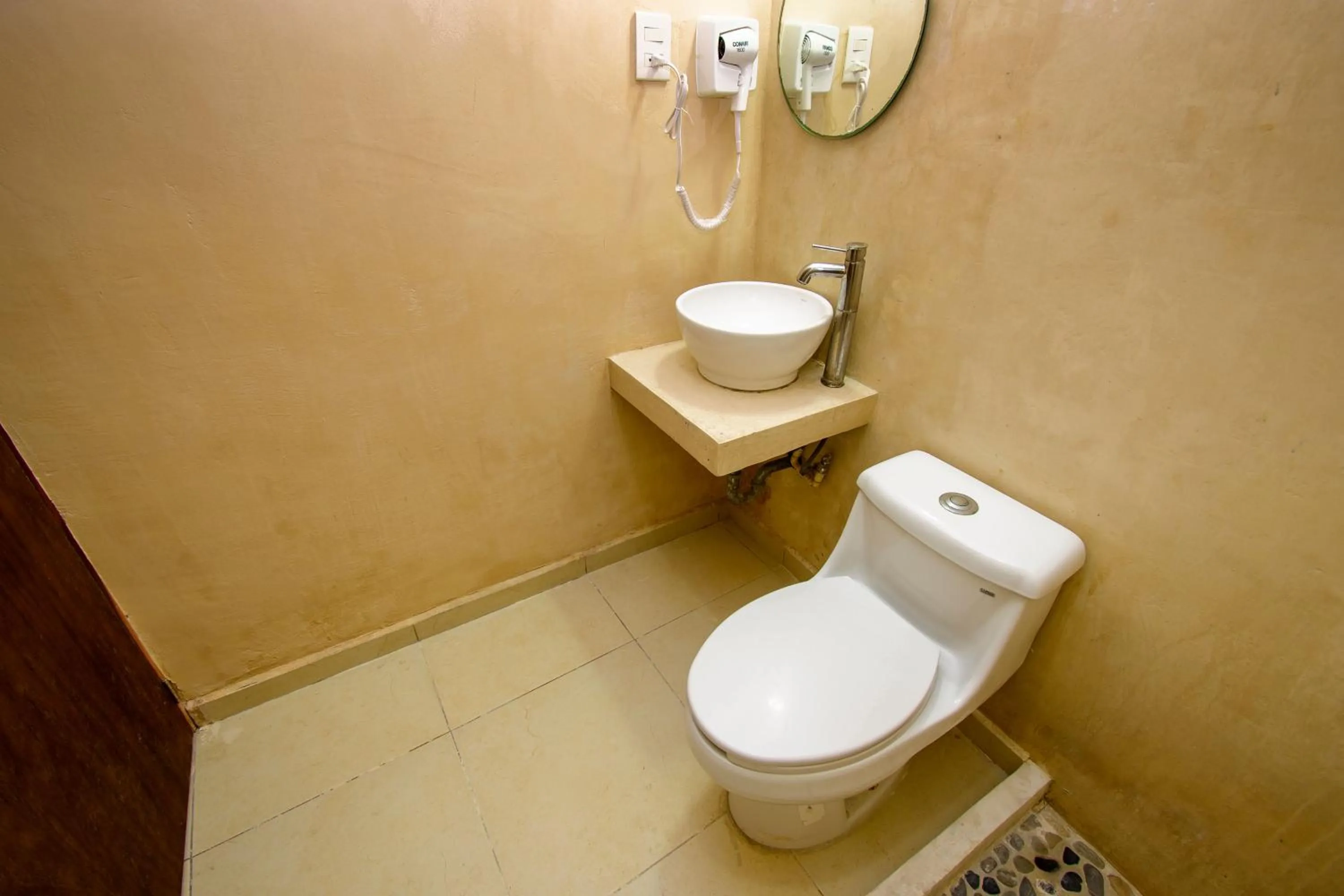 Toilet in Hotel Paso del Mar Playa del Carmen