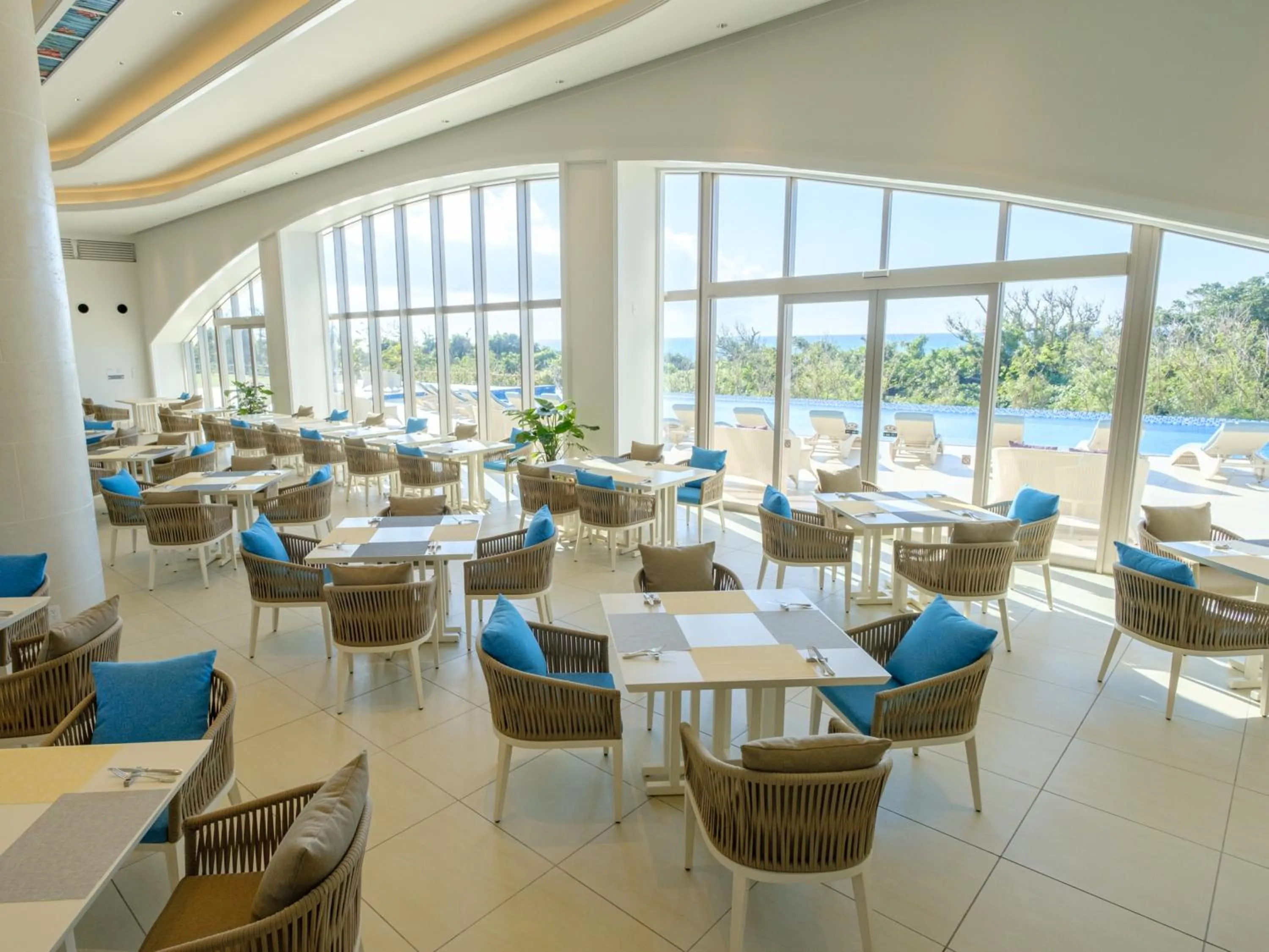 Restaurant/places to eat in Miyakojima Kurima Resort Seawood Hotel